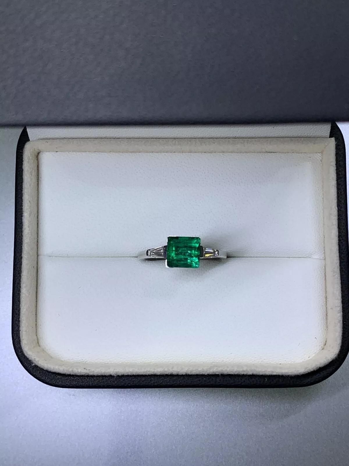 Emerald Cut 2.00ct Diamond baguette emerald green trilogy engagement ring in platinum. For Sale