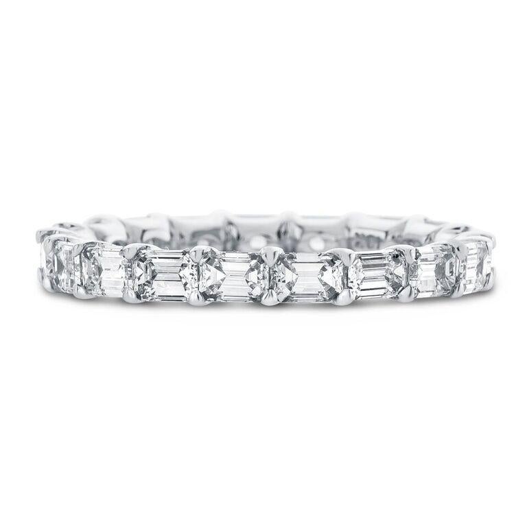 Women's or Men's 2.00ct Diamond Emerald Cut Eternity Band in 18KT Gold For Sale