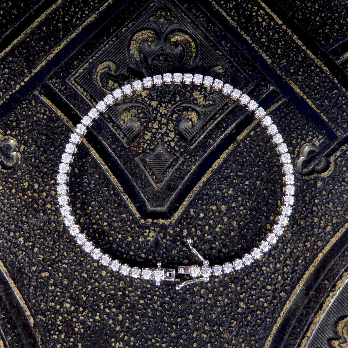 Modern 2.00ct Diamond Flexi-Link Tennis Bracelet in White Gold For Sale