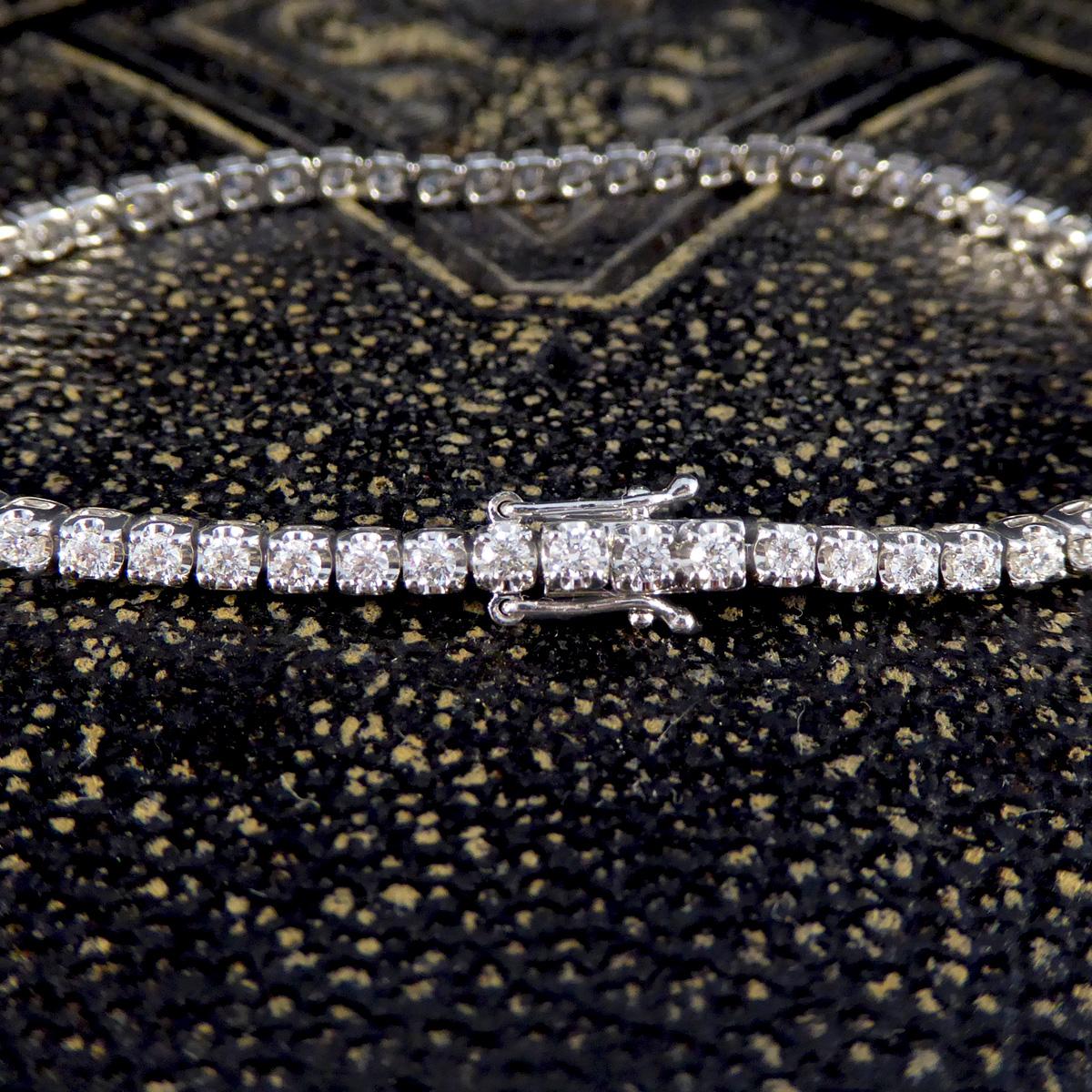 2.00ct Diamond Flexi-Link Tennis Bracelet in White Gold In New Condition For Sale In Yorkshire, West Yorkshire