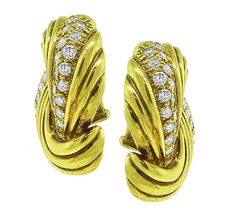 Taille ronde Boucles d'oreilles en or avec 2.00ct de diamant en vente