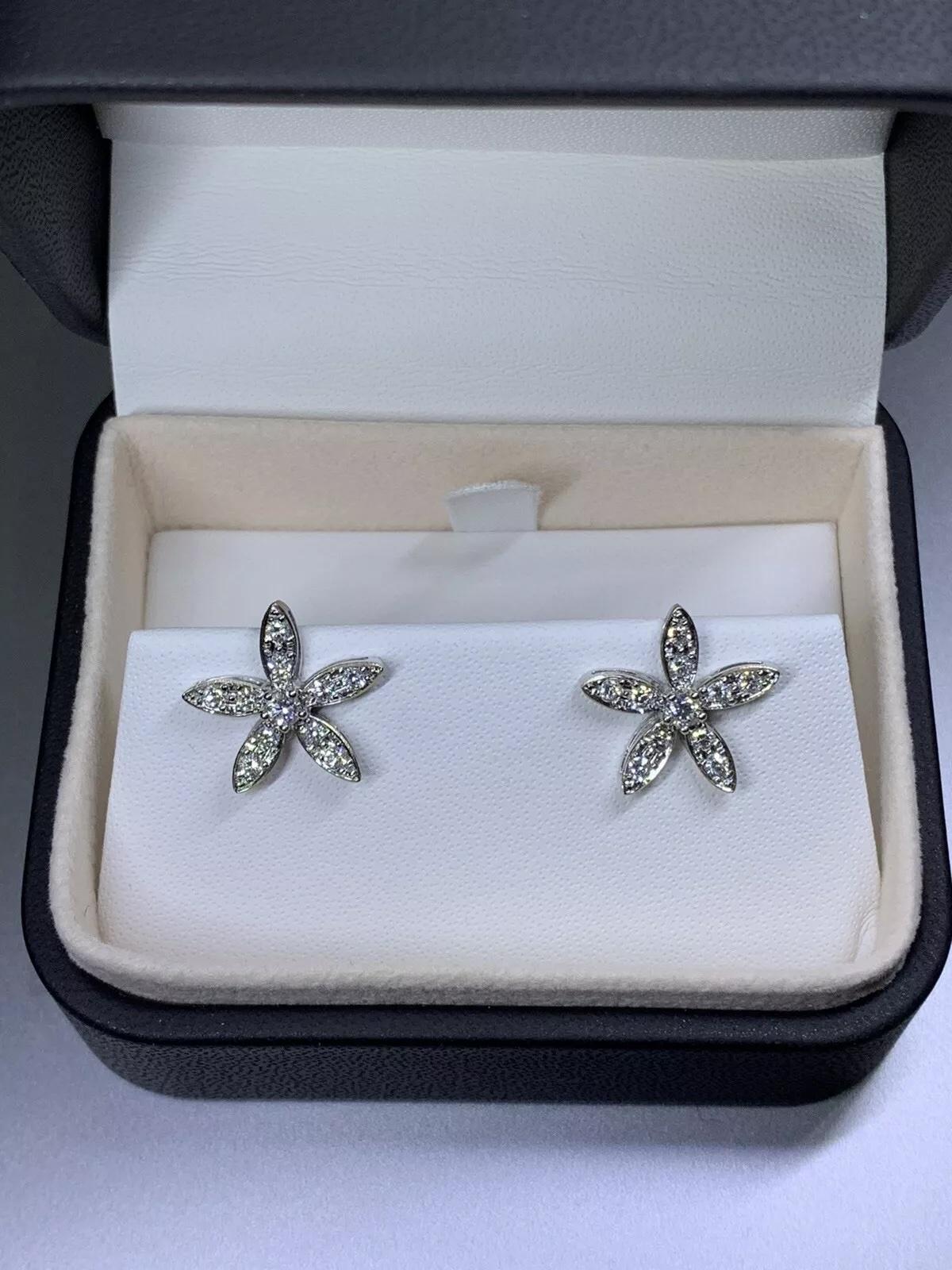 da uomo o donna Orecchini a perno con stella di 2,00ct Diamante grande in oro bianco 18ct in vendita