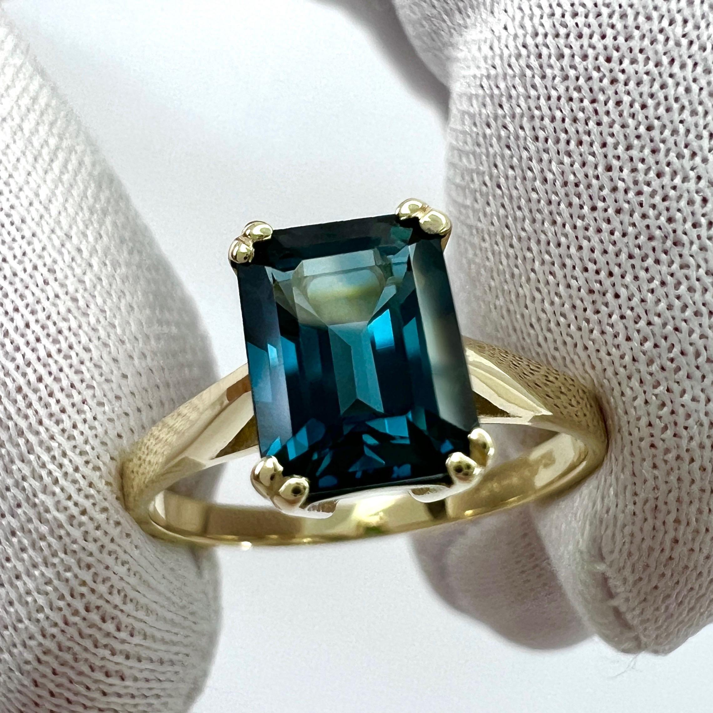 Anello solitario con smeraldo naturale a taglio ottagonale con topazio blu 