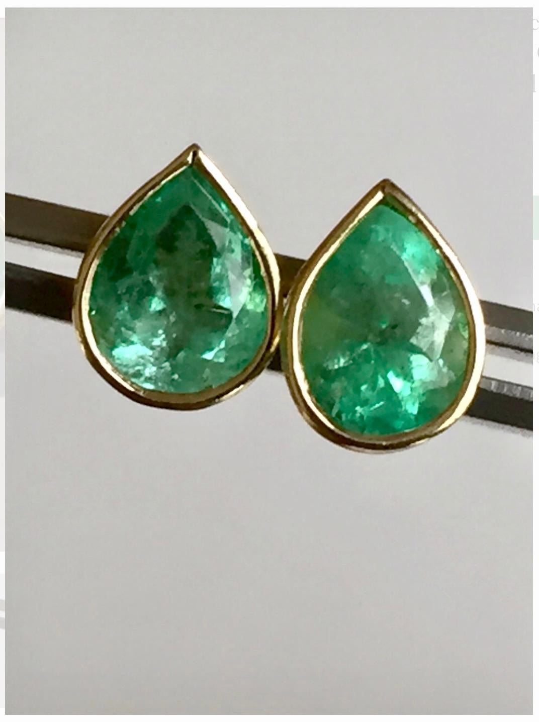 Emeralds Maravellous 2.40 Carat Natural Colombian Emerald Pear Cut Earrings 18K For Sale 6
