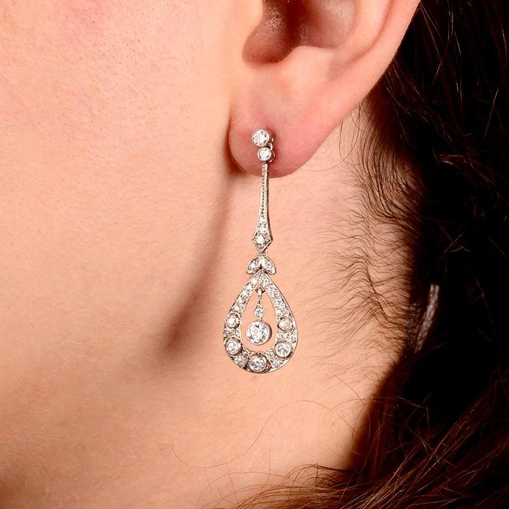 Boucles d'oreilles en diamant taille ancienne de 2,00ct, platine Excellent état - En vente à New York, NY