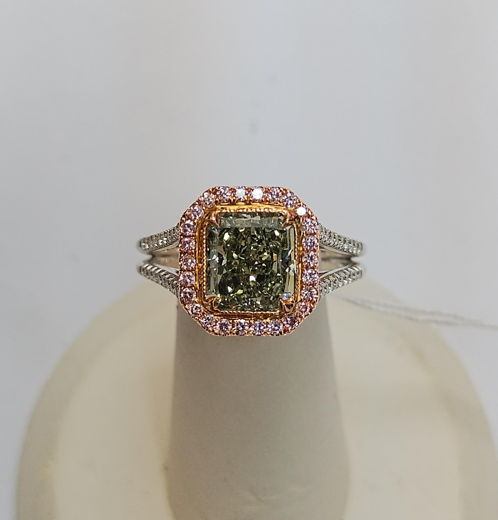 Anello con diamante verde-giallo radiante da 2,00ct, VS2, certificato GIA, 14K/20K In condizioni ottime in vendita a New York, NY