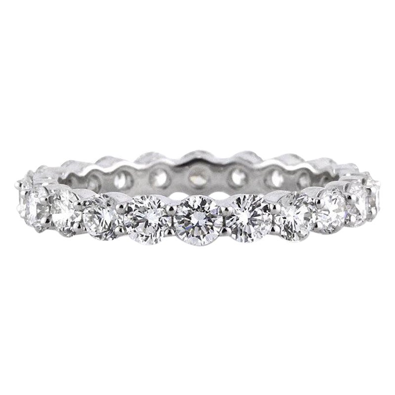 2.00ct Round Brilliant Cut Diamond Eternity Band in 18k White Gold im Angebot