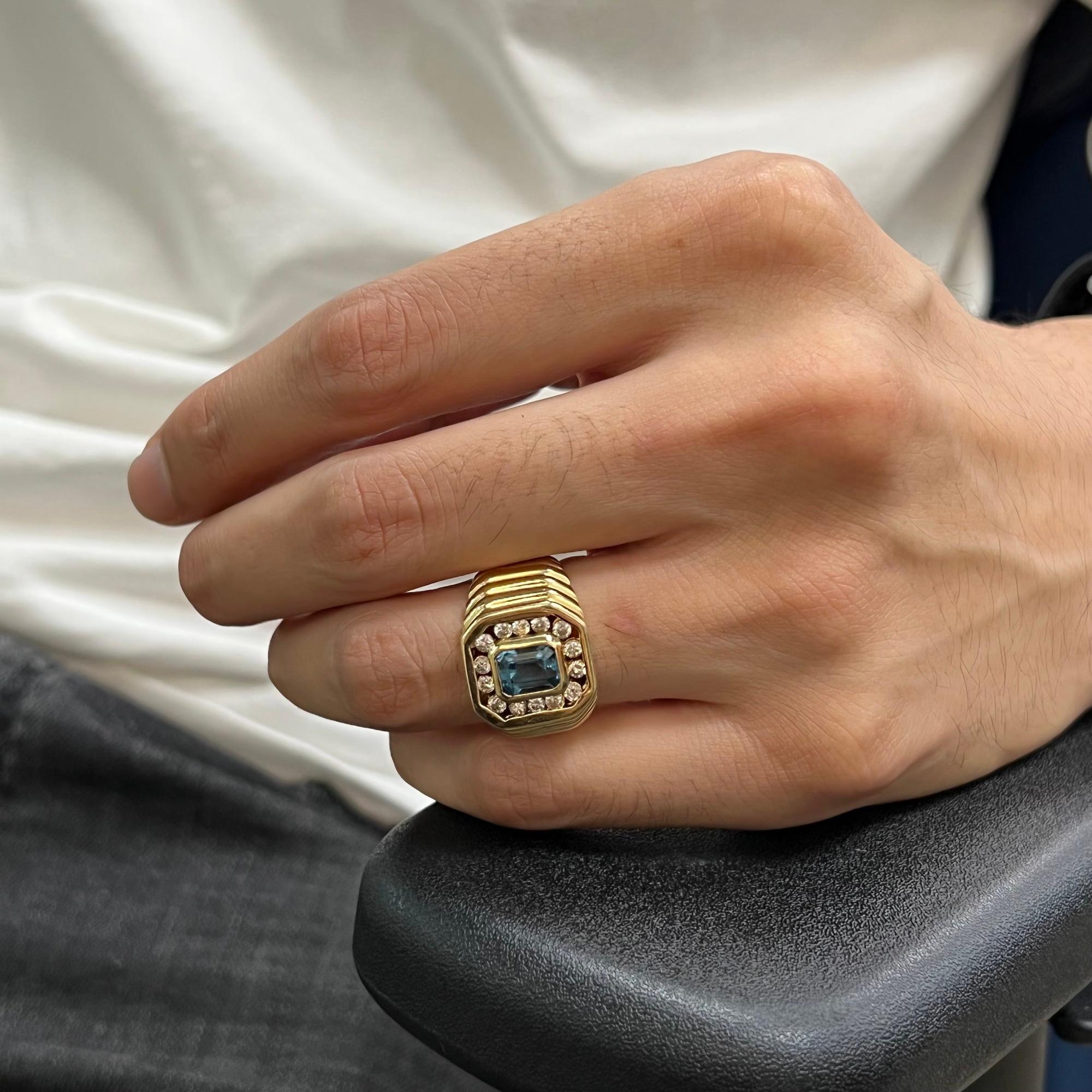 2,00 Gesamtkaratgewicht Blauer Topas & 0,75 Gesamtkaratgewicht Diamant Herrenring 14K Gelbgold im Zustand „Hervorragend“ in New York, NY