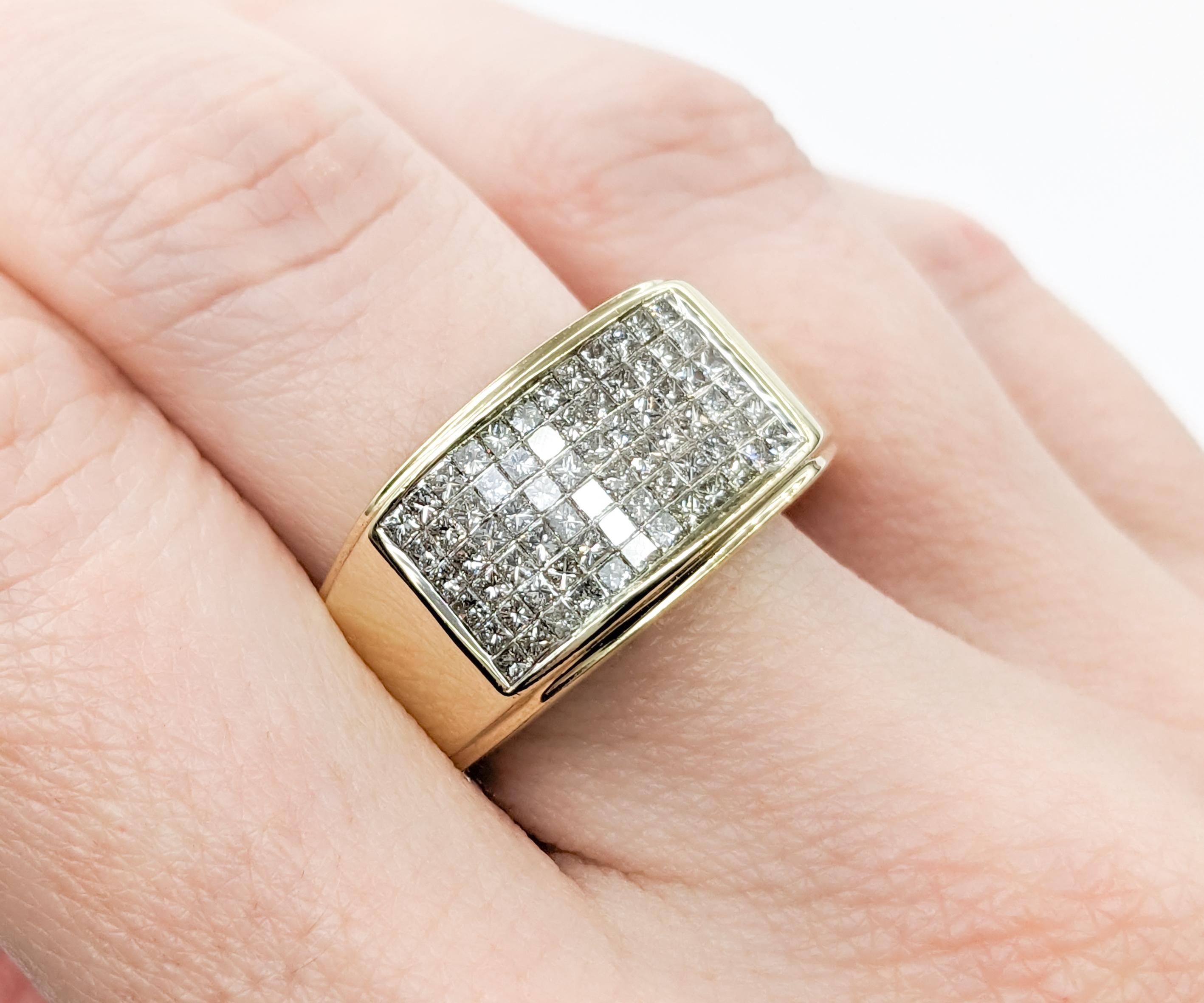 2,00 Karat unsichtbar gefasster Diamantring aus Gelbgold (Carréschliff)