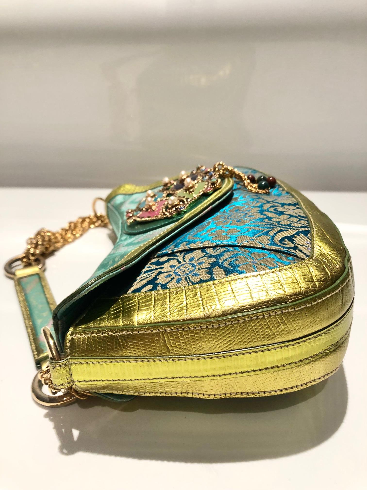 Etro Milano Handtasche in blau gold Jacquard Stoff gemischte Farben und Muster in abstrakten und floralen mit grünem Metallic-Leder trimmen, Multi gelb Metall kurzen Riemen mit Stoff und Metallic-Einsatz mit einer kleinen Innentasche, schön