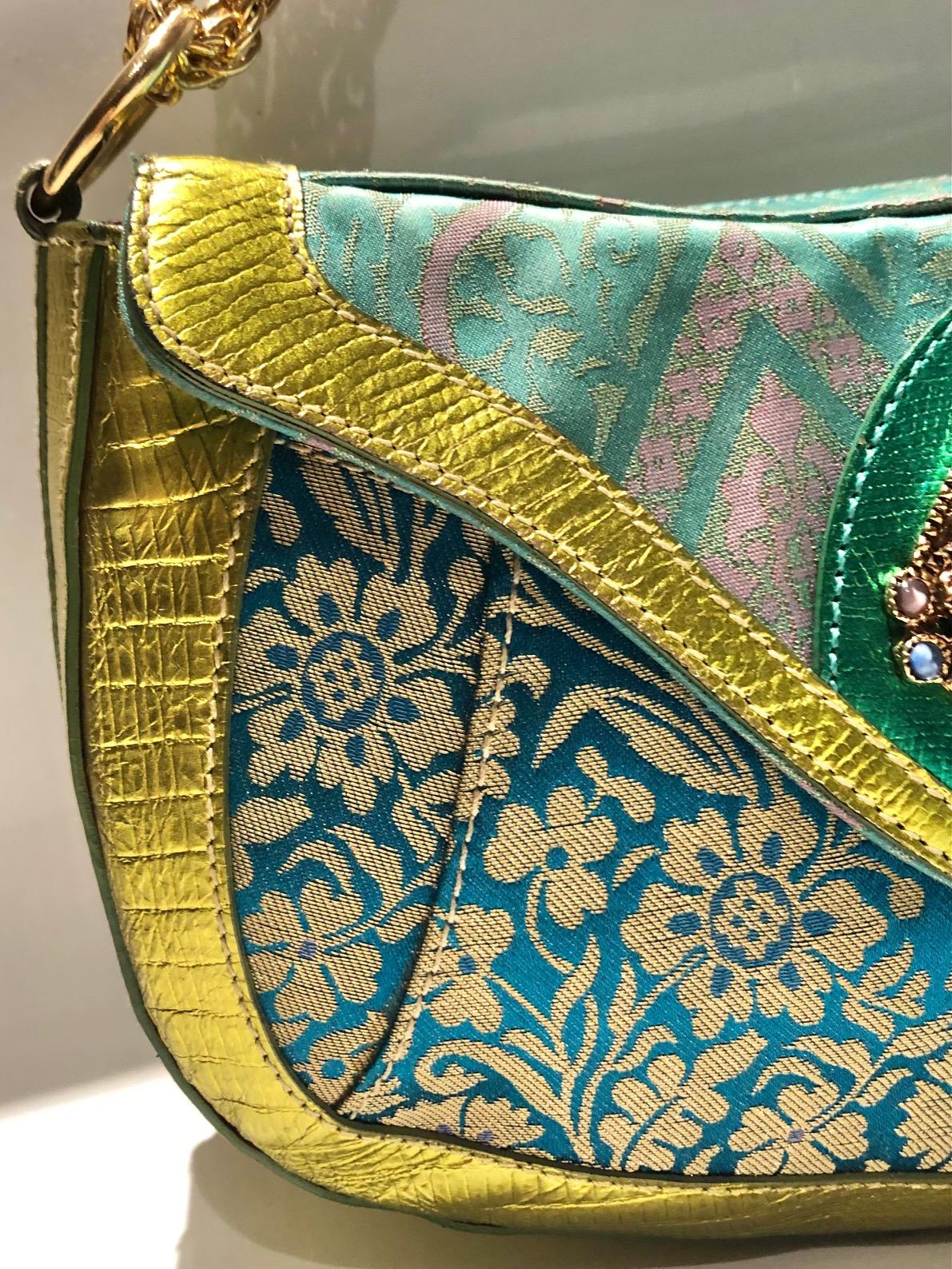 2000er Etro Milano Mehrfarbig emaillierte Umhängetasche mit Juwelenbesatz (Beige)