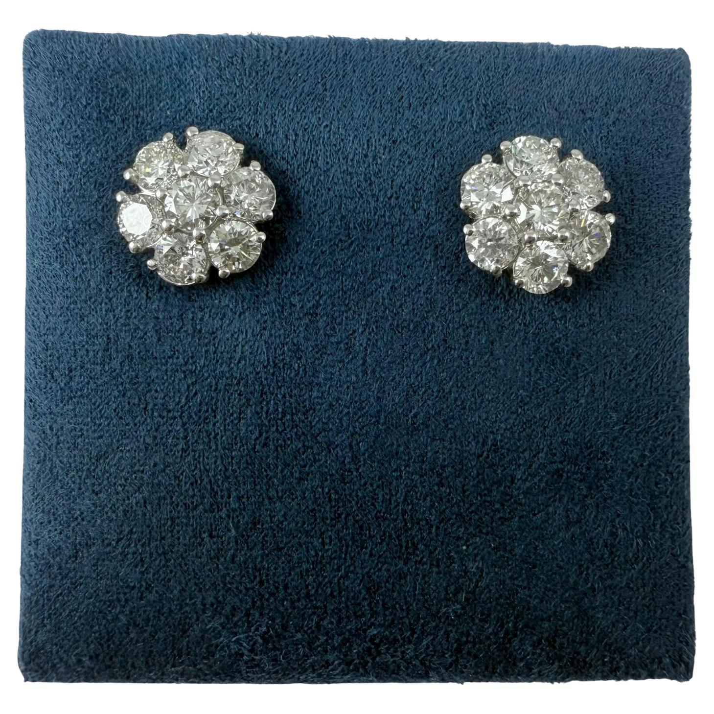 Orecchini a grappolo con diamanti da 2,01 - 2,20 carati in oro giallo 14K in vendita 1