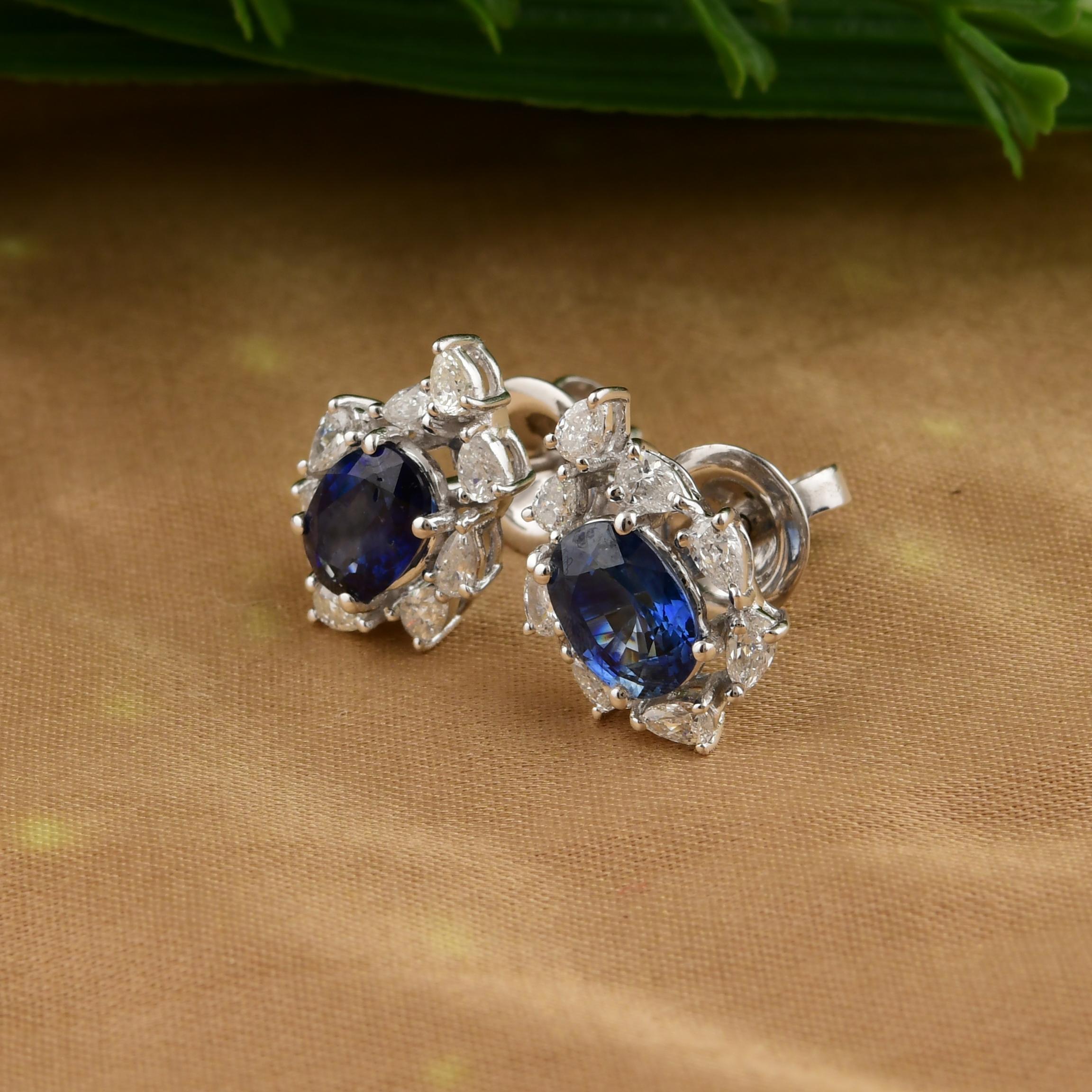 Taglio ovale Orecchini con zaffiro blu da 2,01 carati e diamante SI/H da 0,61 carati, oro bianco 14 carati in vendita
