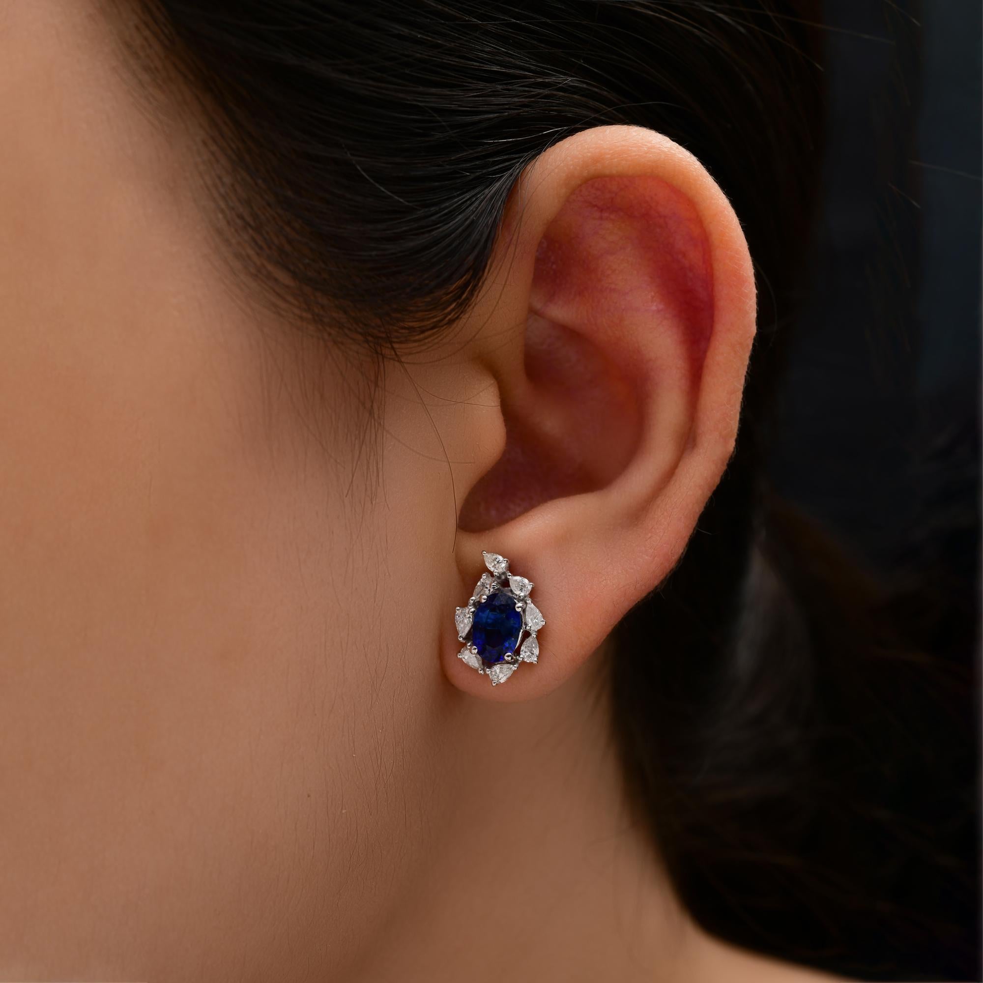 Donna Orecchini con zaffiro blu da 2,01 carati e diamante SI/H da 0,61 carati, oro bianco 14 carati in vendita