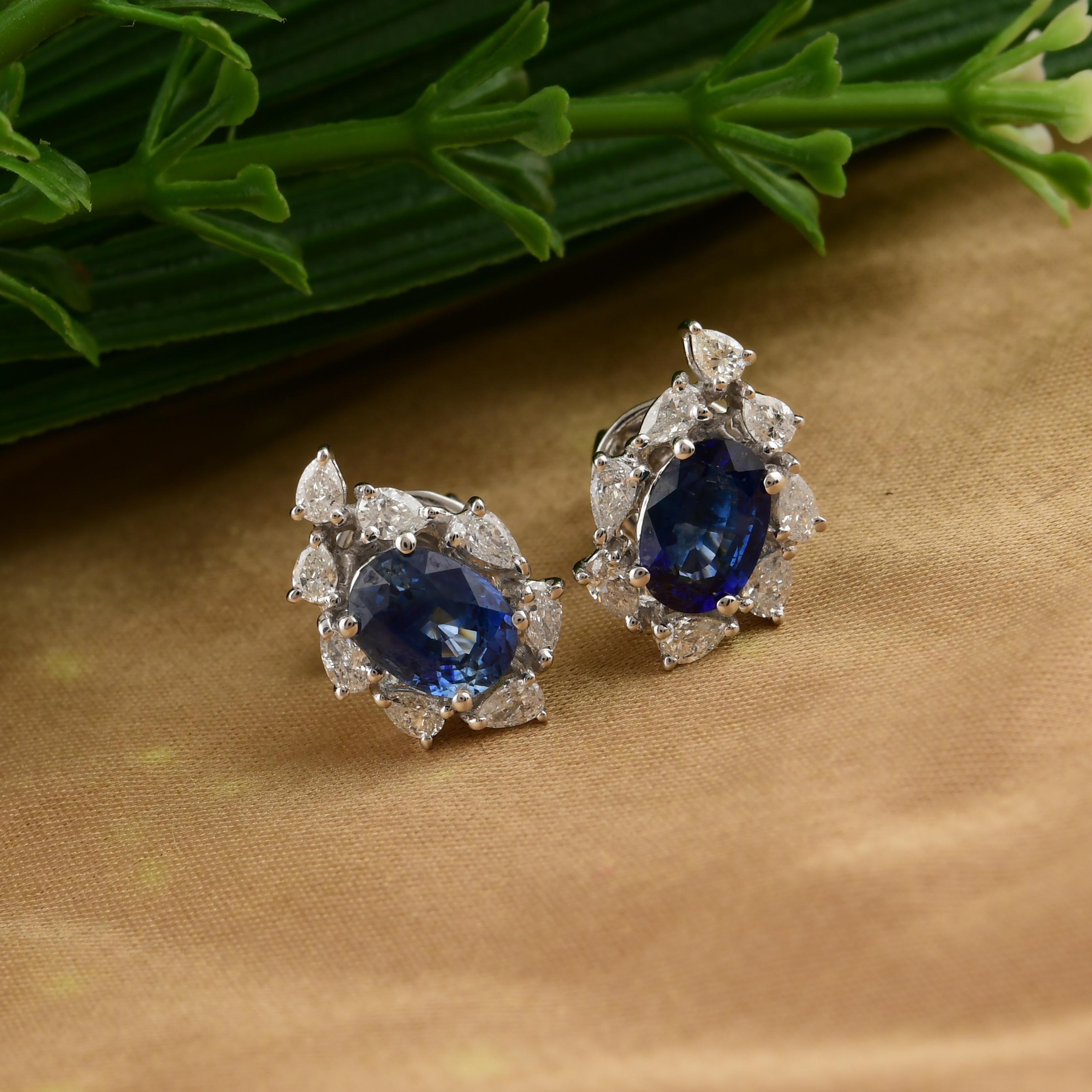 Orecchini con zaffiro blu da 2,01 carati e diamanti SI/H da 0,61 carati in oro bianco da 18 carati In condizioni Nuovo in vendita a Diera, Dubai