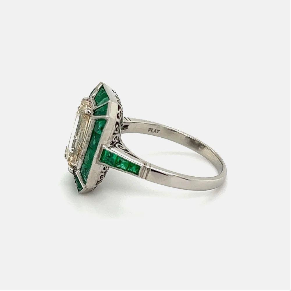 2.01 Carat Crisscut Diamond and Emerald Vintage Platinum Cocktail Ring In Excellent Condition For Sale In Montreal, QC