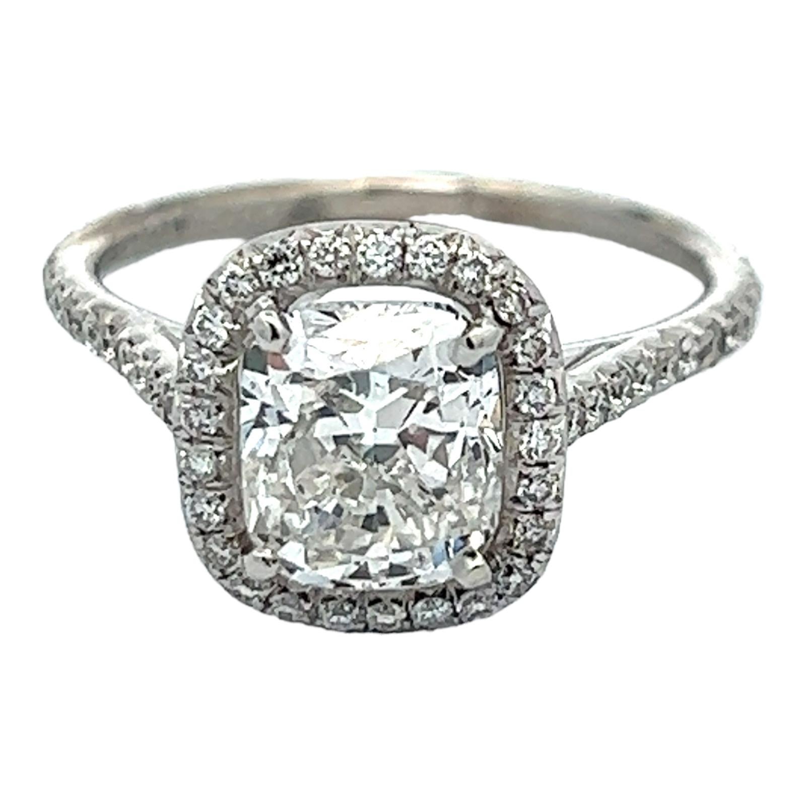 Verlobungsring Gia F/SI1 Modern, 2,01 Karat Diamant im Kissenschliff Platin mit Halo 1