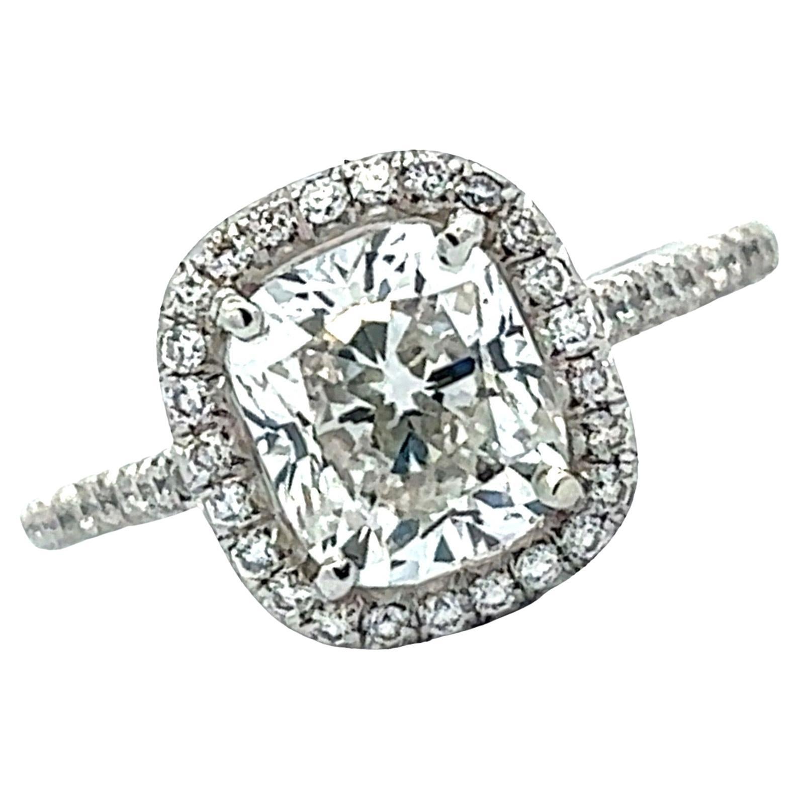 Verlobungsring Gia F/SI1 Modern, 2,01 Karat Diamant im Kissenschliff Platin mit Halo im Angebot