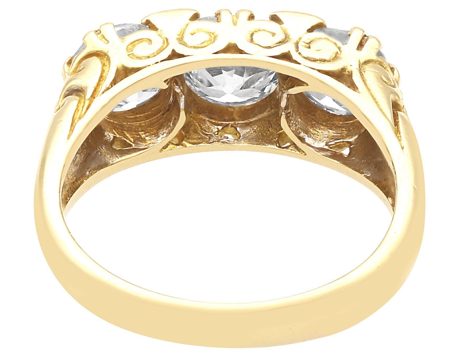 2,01 Karat Diamant und Gelbgold Trilogie-Ring im Zustand „Hervorragend“ im Angebot in Jesmond, Newcastle Upon Tyne