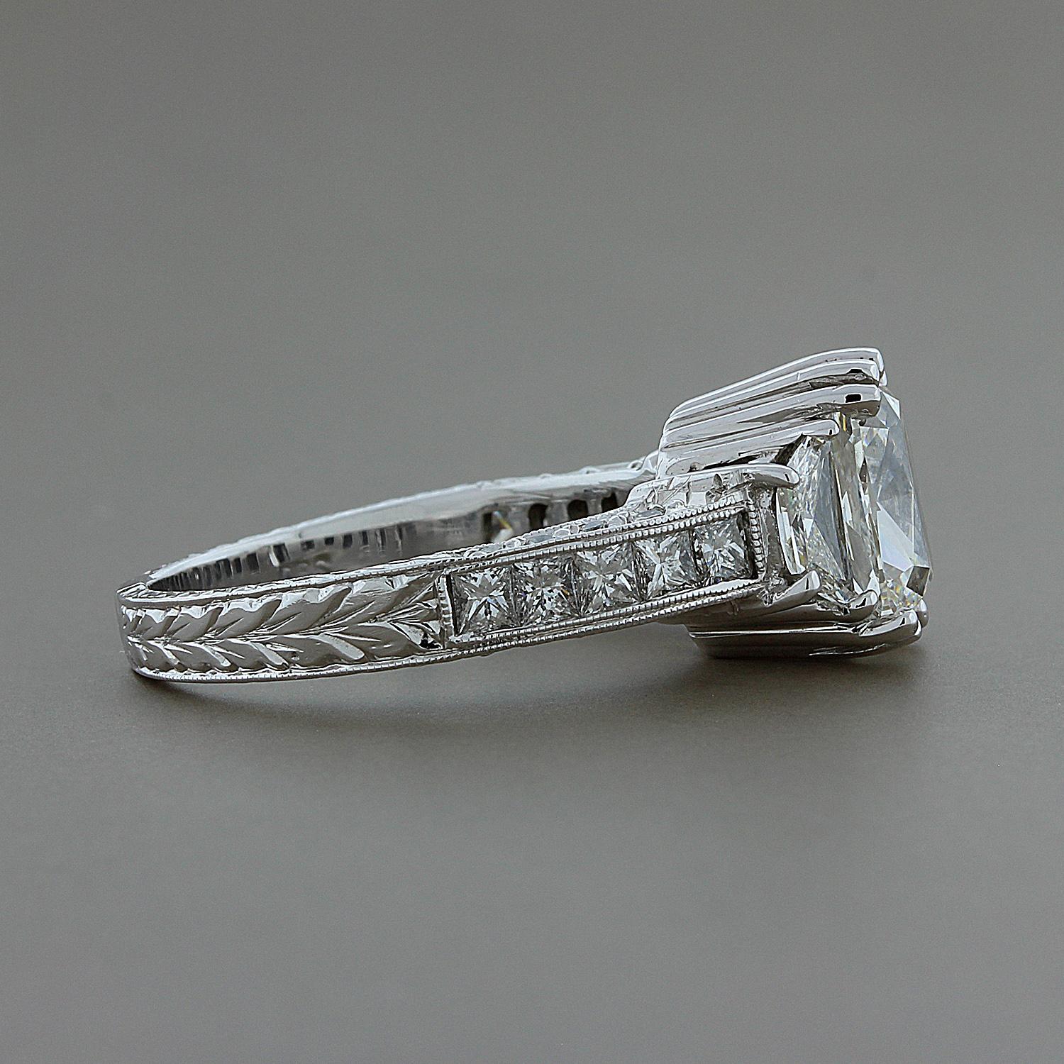 Contemporain Bague de fiançailles en or G/VVS2 avec diamant de 2,01 carats taille coussin, certifié EGL en vente