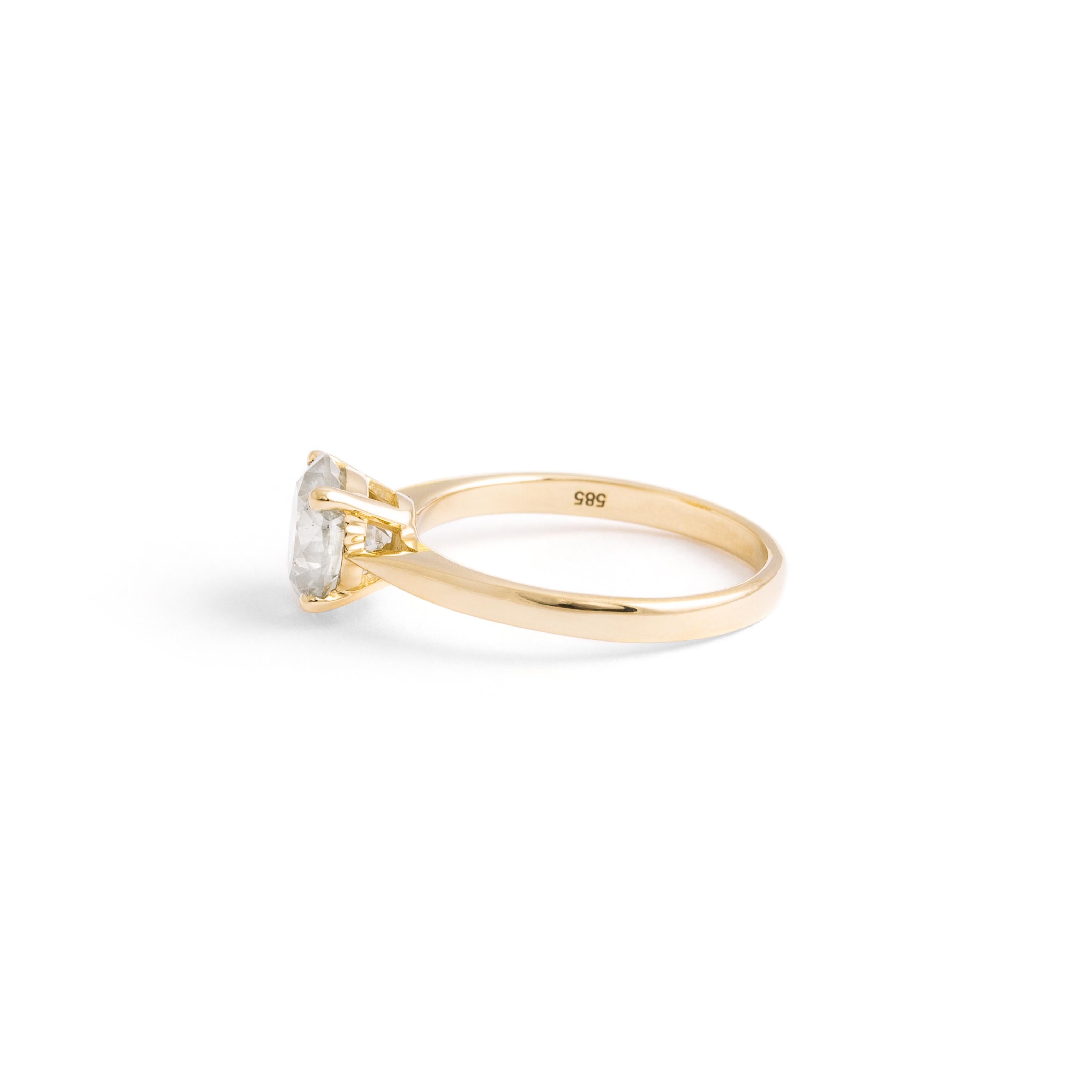 2.01 Carat Diamond Solitaire Yellow Gold Ring In Excellent Condition For Sale In Geneva, CH