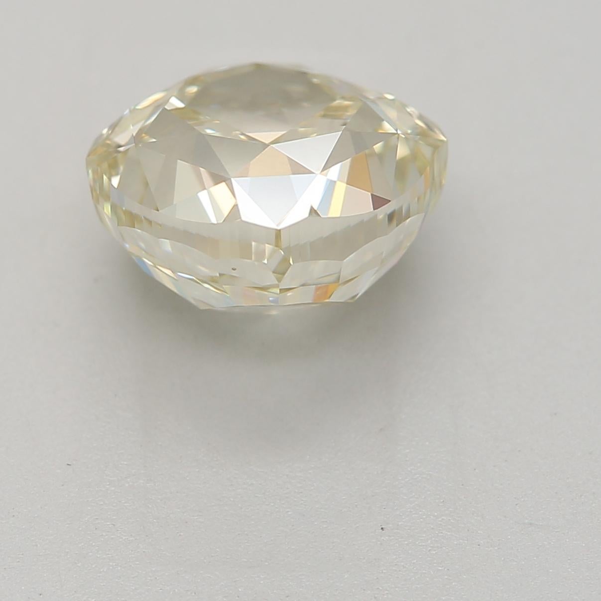 2.01 Carat Fancy Light Brownish Greenish yellow Cushion cut diamond  In New Condition For Sale In Kowloon, HK