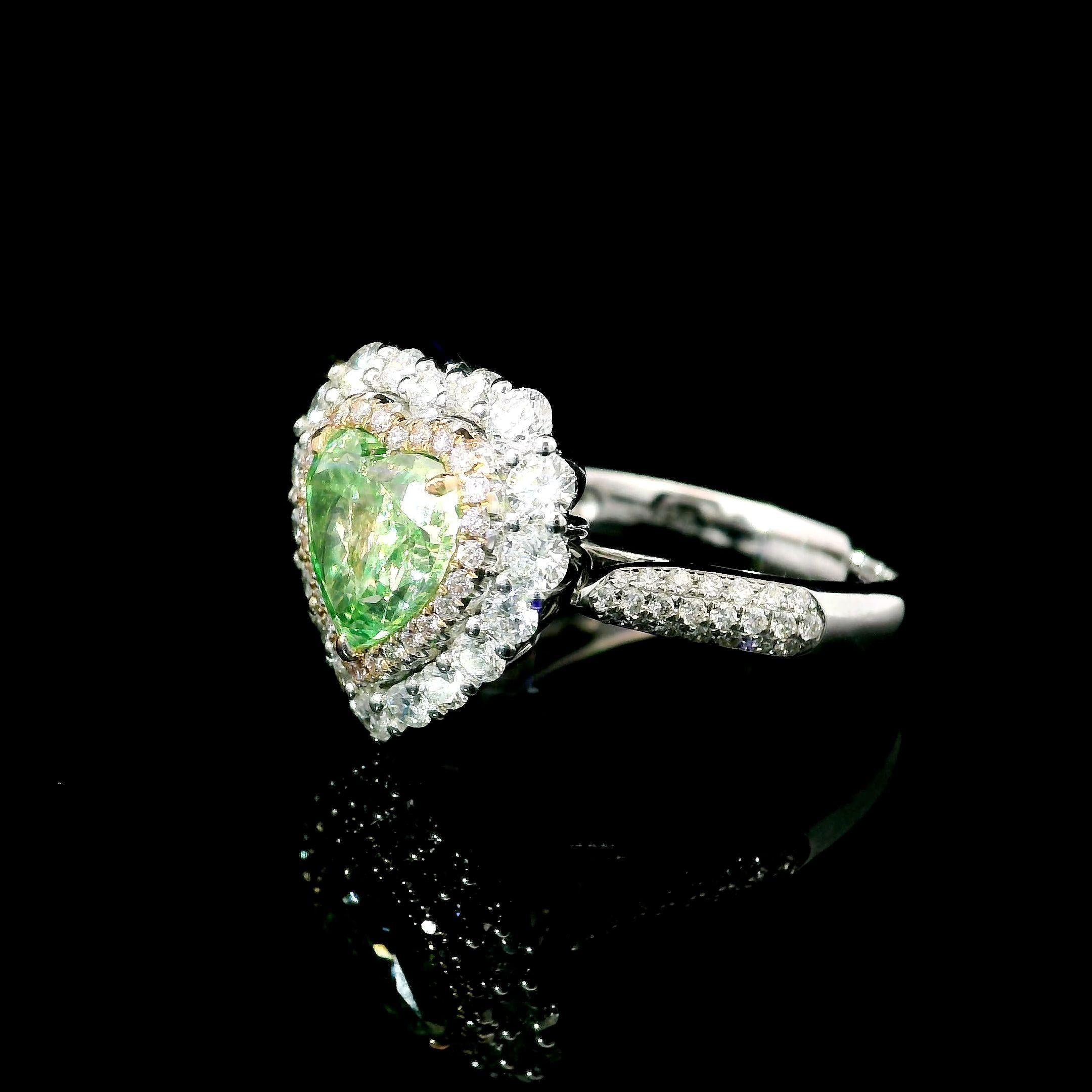2.01 Carat Fancy Light Brownish Greenish Yellow VS2 Clarity Diamond Ring In New Condition For Sale In บางรัก, TH