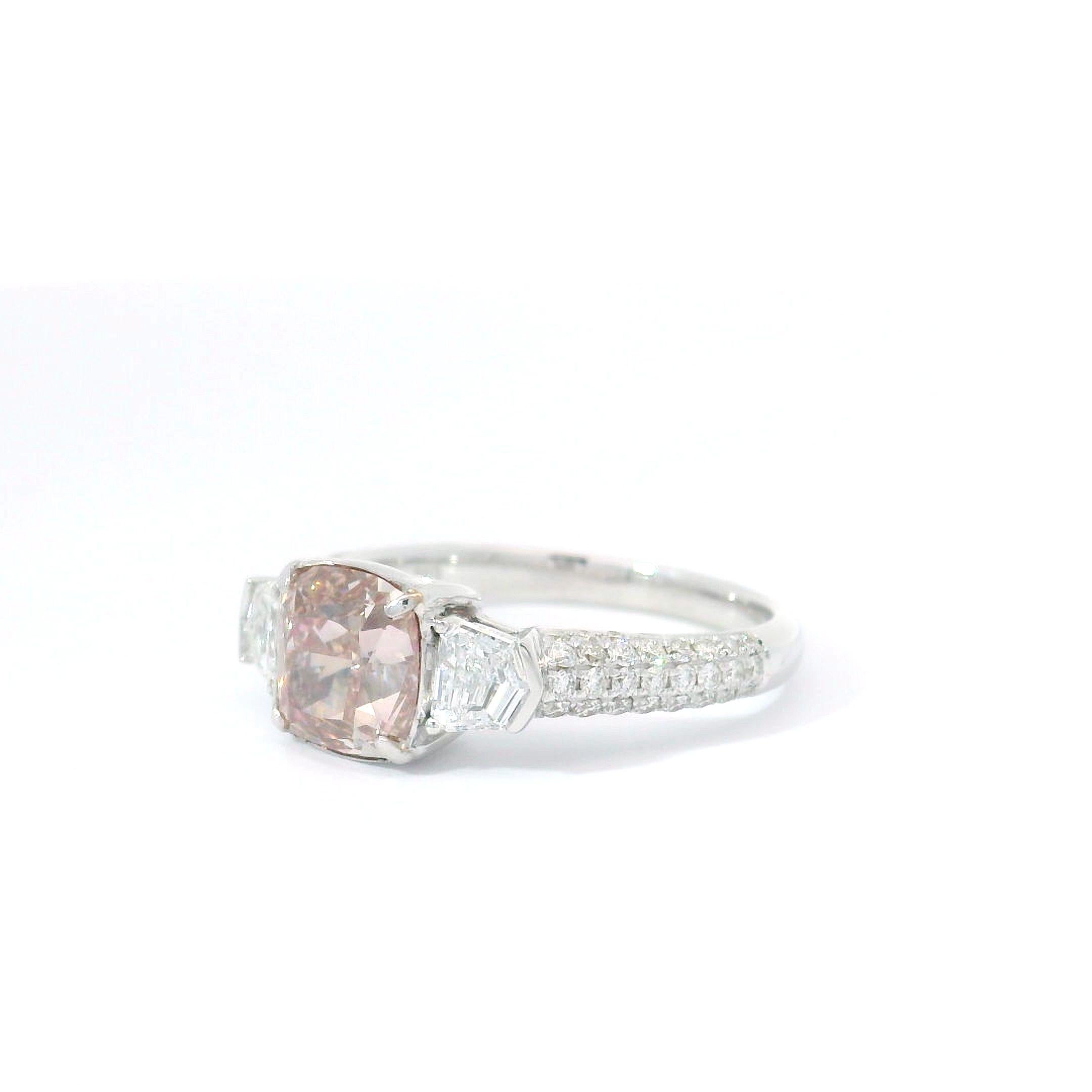 2.01 Carat Fancy Light Brownish Pink Diamond Ring VS Clarity AGL Certified In New Condition For Sale In Kowloon, HK