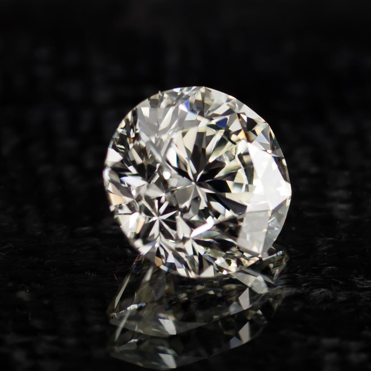 Diamant Allgemeine Informationen
Diamant-Schliff: Runder Brillant
Abmessungen: 7.91  x  7.84  -  5.15 mm

Ergebnisse der Diamantklassifizierung
Karat Gewicht: 2.01
Farbe Note: K
Reinheitsgrad: VS1

Zusätzliche Informationen zur Benotung 
Polnisch: 