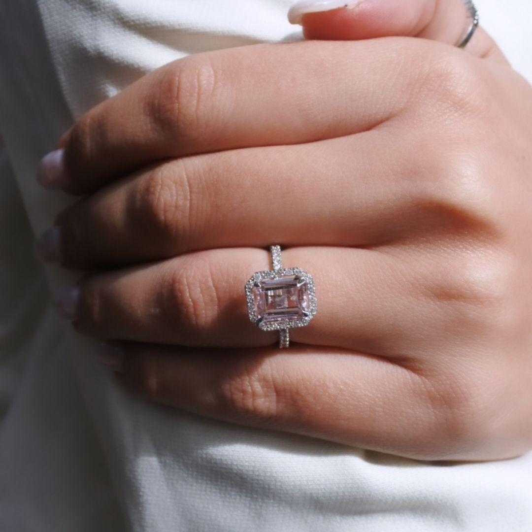 Women's 2.01 Carat Morganite and Diamond Ring in 14 Karat White Gold - Shlomit Rogel For Sale
