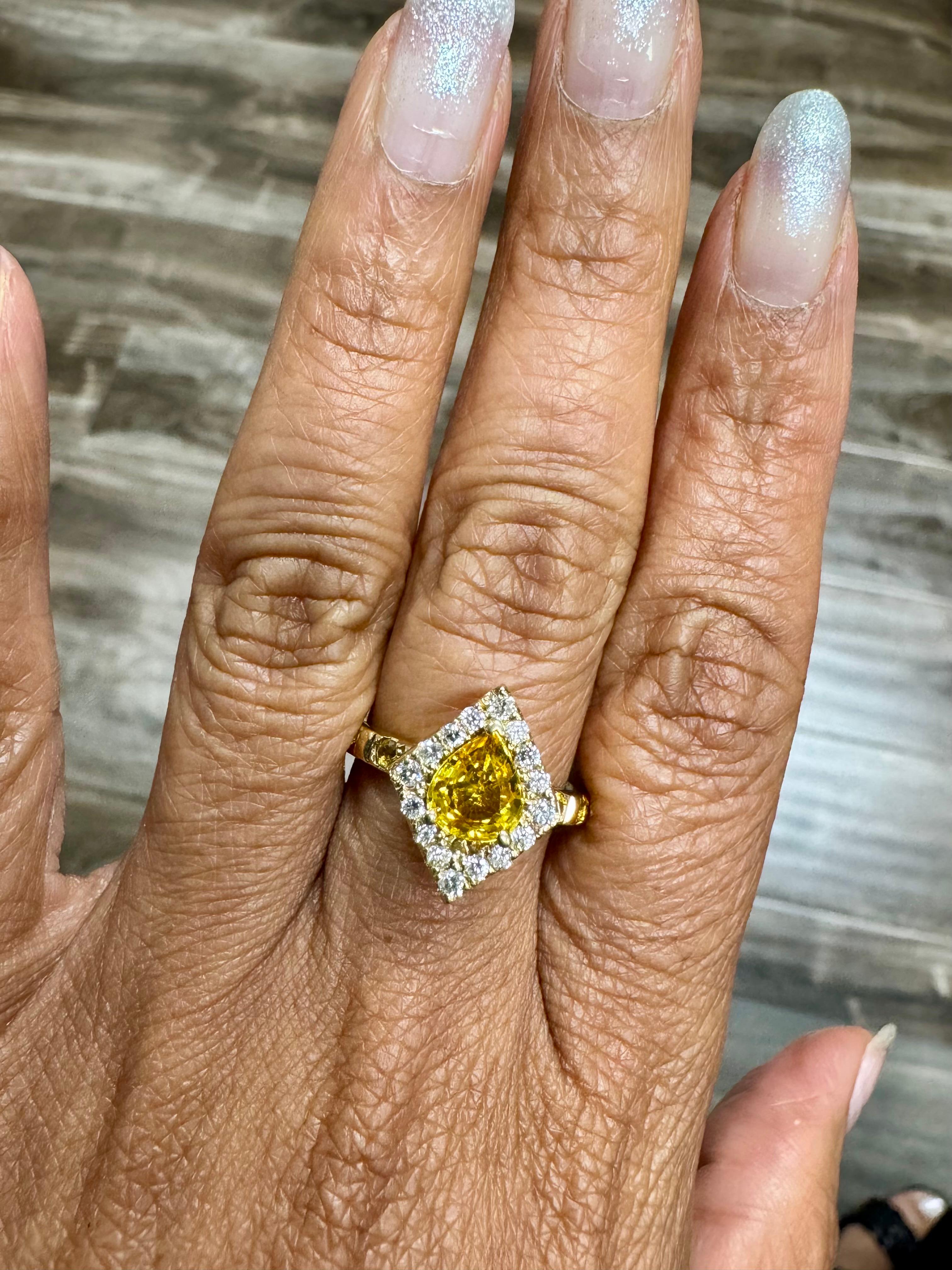 Bague en or jaune avec saphir jaune naturel et diamant naturel de 2,01 carats Neuf - En vente à Los Angeles, CA