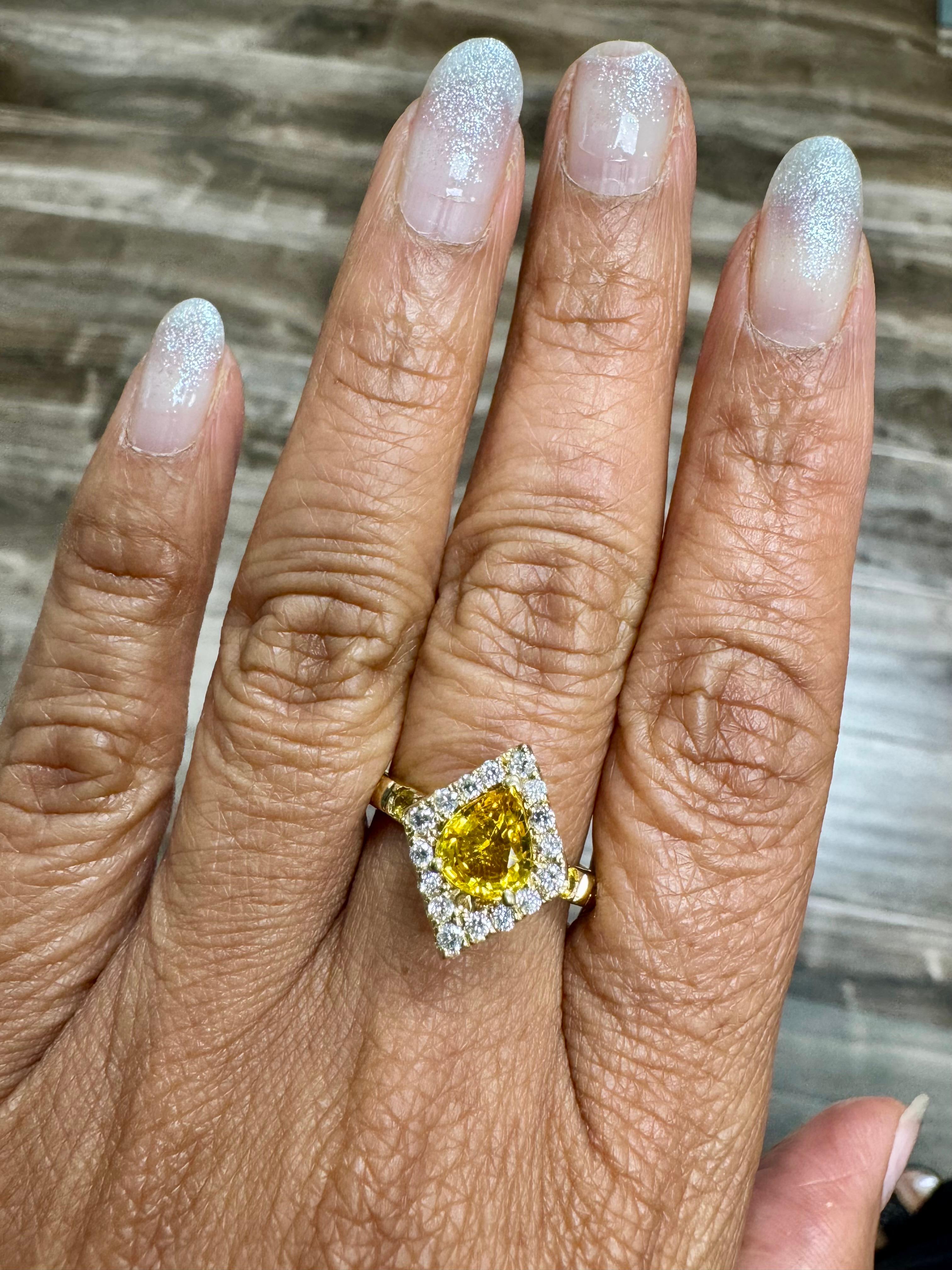 Bague en or jaune avec saphir jaune naturel et diamant naturel de 2,01 carats en vente 1