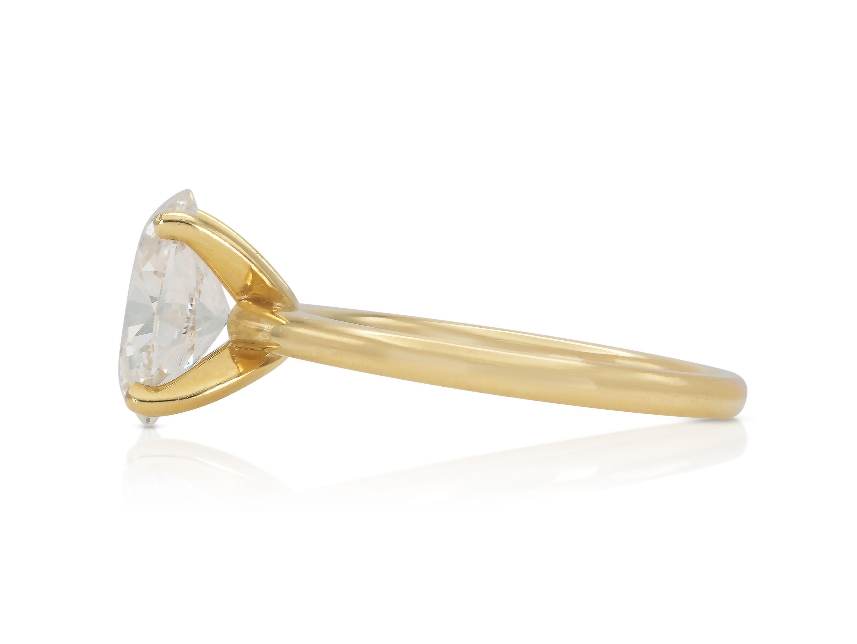 Taille ovale Bague de fiançailles à diamant ovale de 2.01 carat en vente