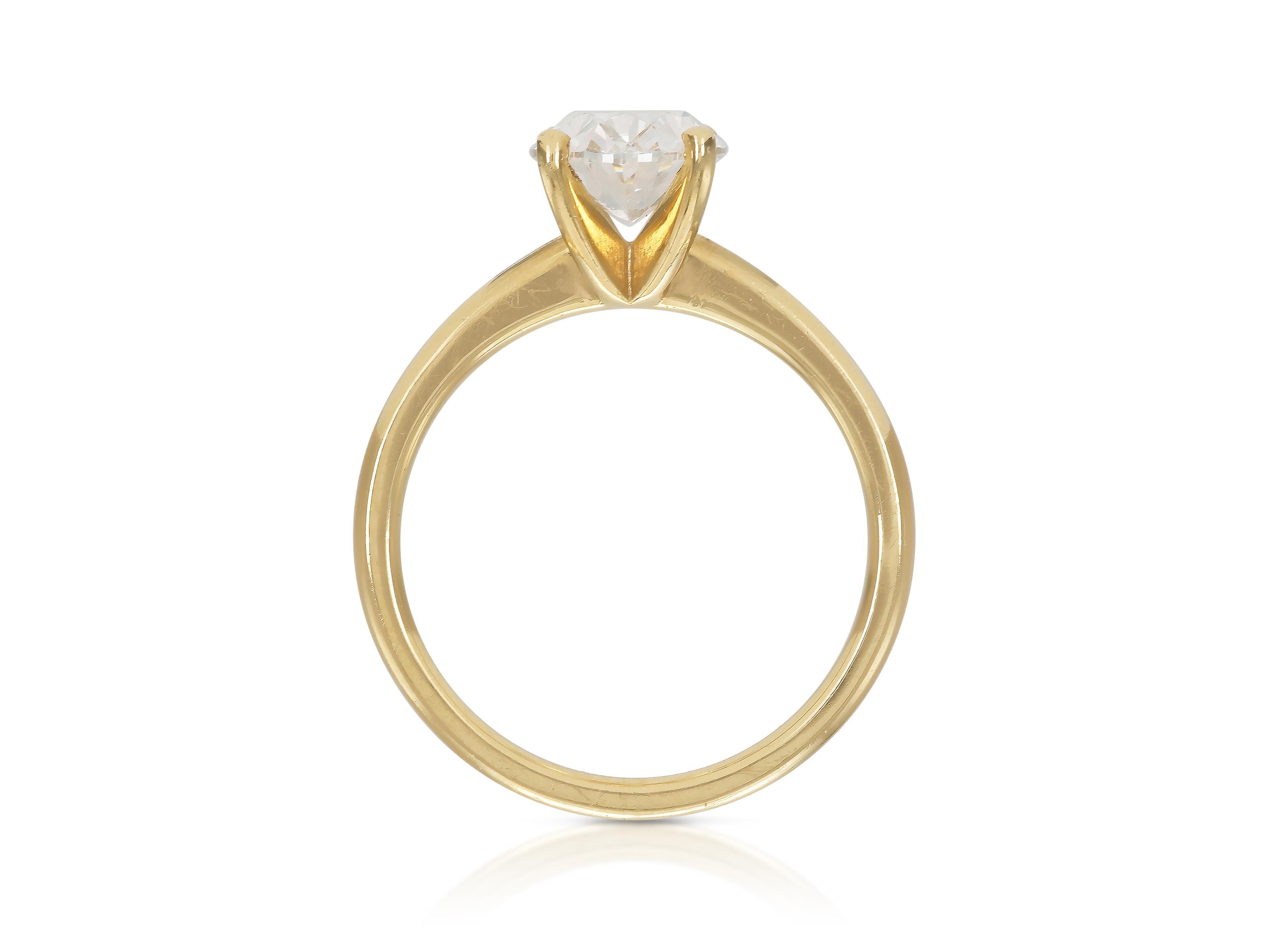 Bague de fiançailles à diamant ovale de 2.01 carat Bon état - En vente à New York, NY
