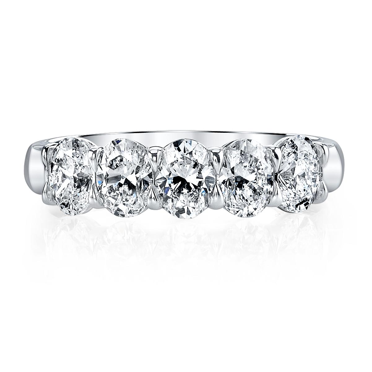 Bague d'anniversaire à 5 pierres en platine avec diamant ovale de 2,01 carats Neuf - En vente à Miami, FL