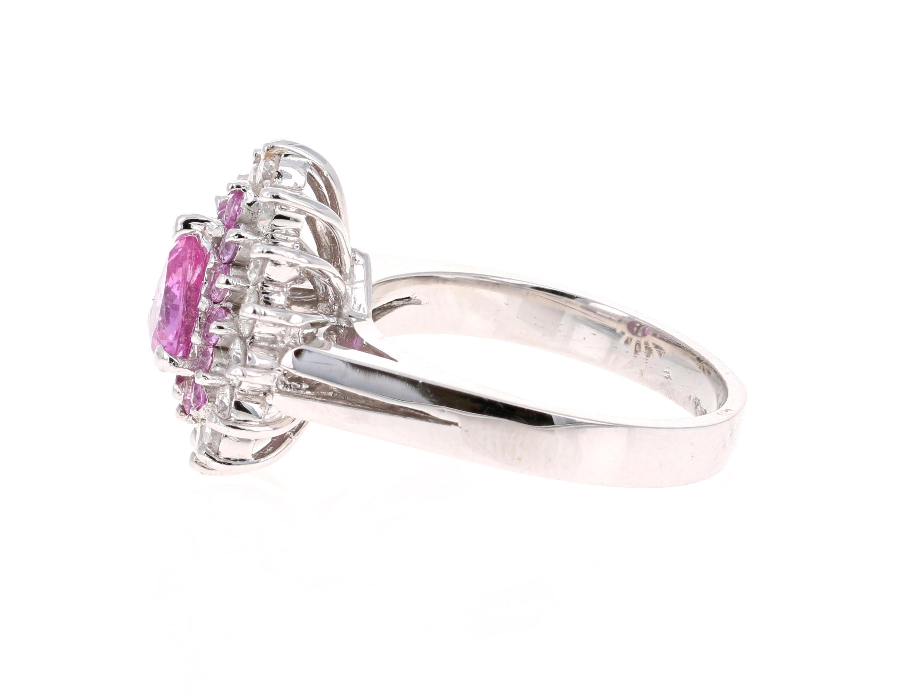 Taille poire Bague en or blanc 14 carats avec saphir rose de 2,01 carats et diamants en vente