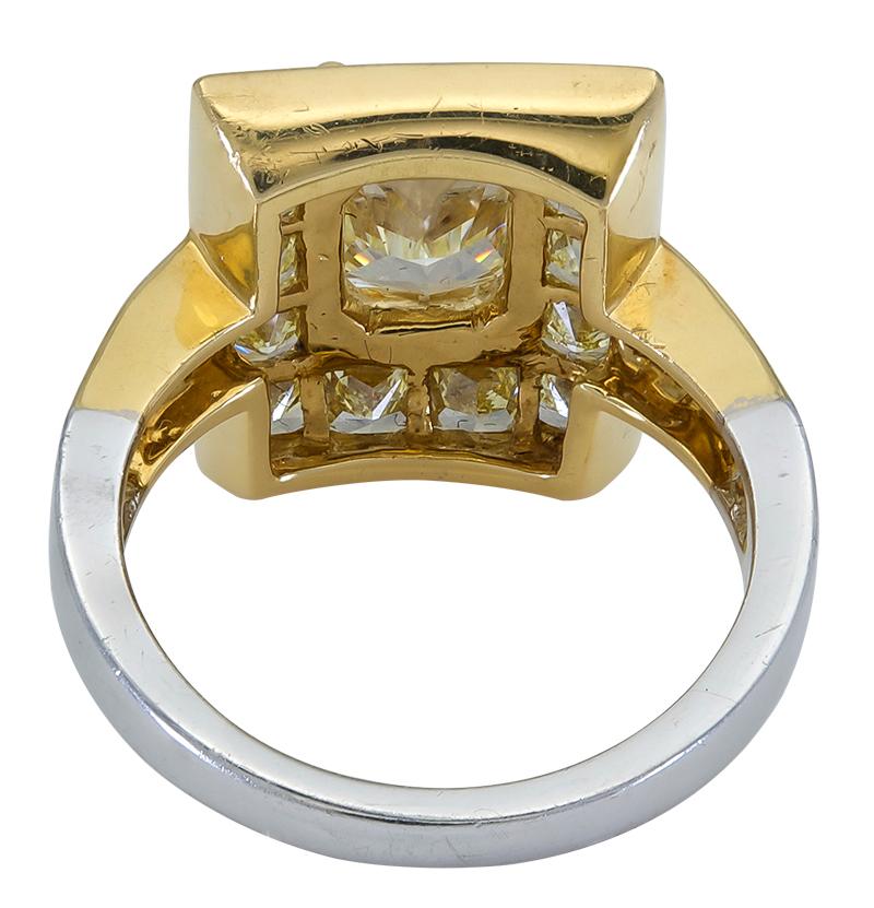 Verlobungsring mit 2,01 Karat gelbem Diamanten im Strahlenschliff (Radiantschliff) im Angebot