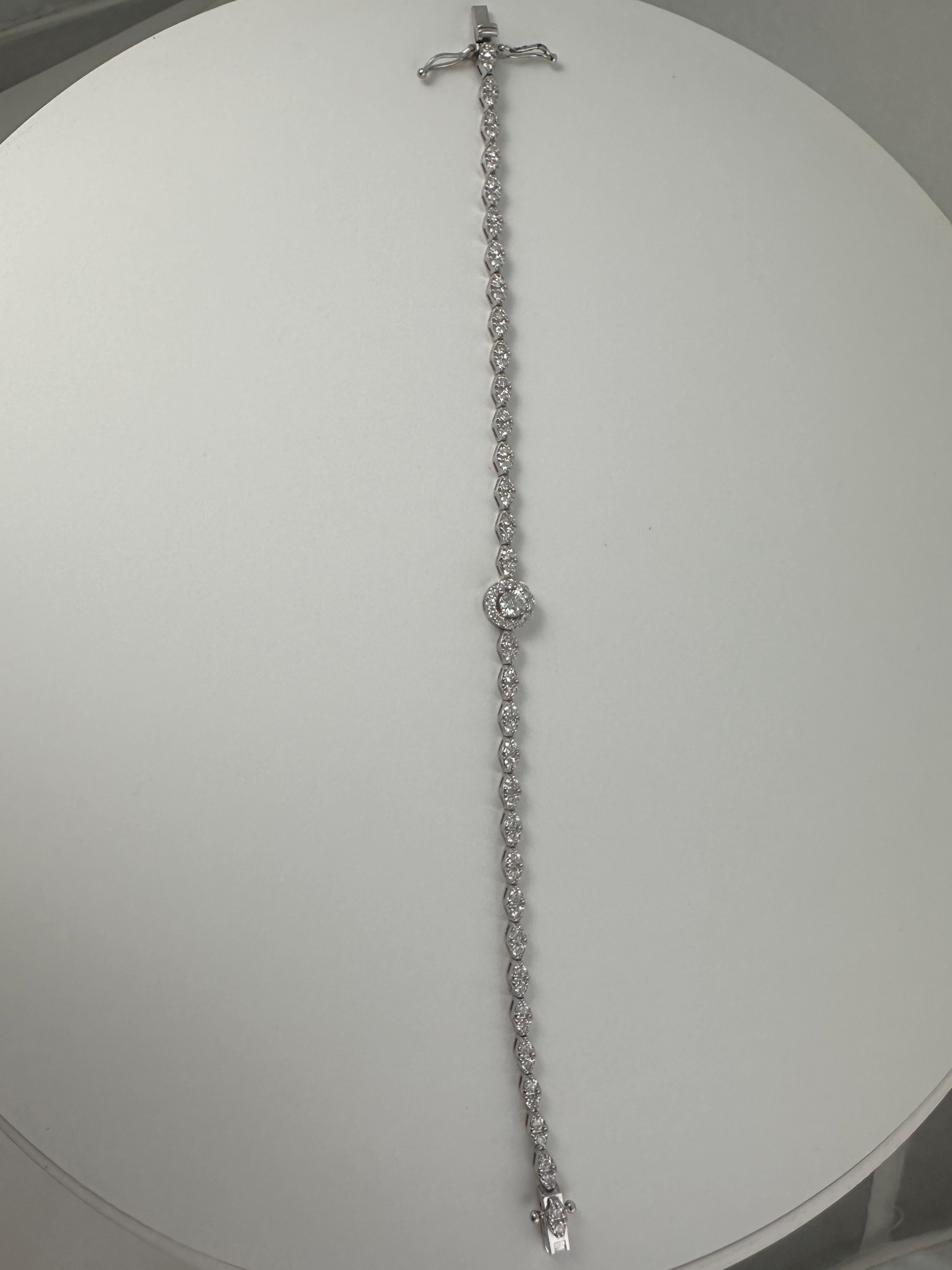 2.20 Carat Round Diamond Halo Center Bracelet in 14K White Gold, 7 Inches In New Condition For Sale In New York, NY