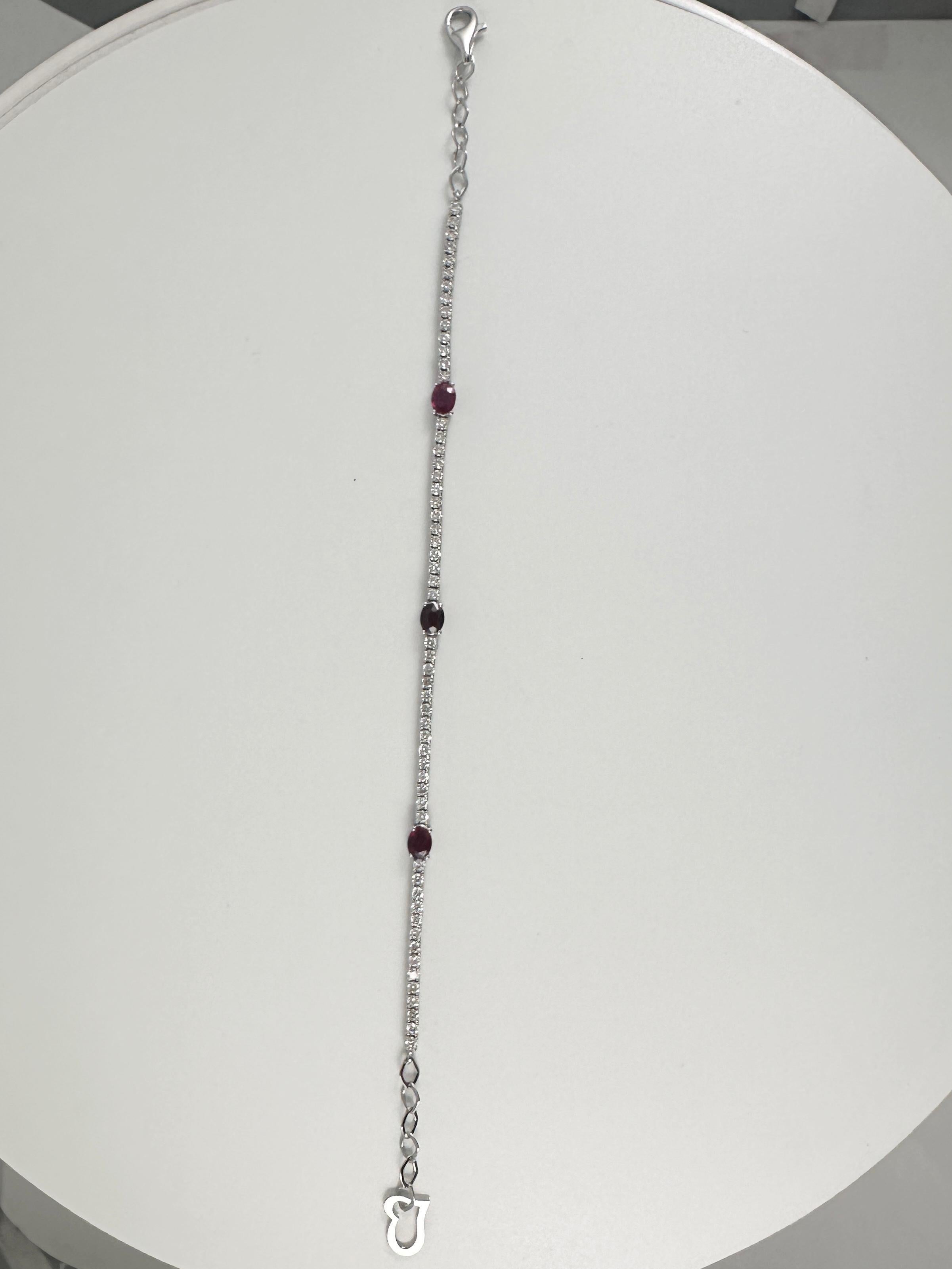 Bracciale regolabile con rubini e diamanti da 2,01 carati in oro bianco 14K in vendita 1