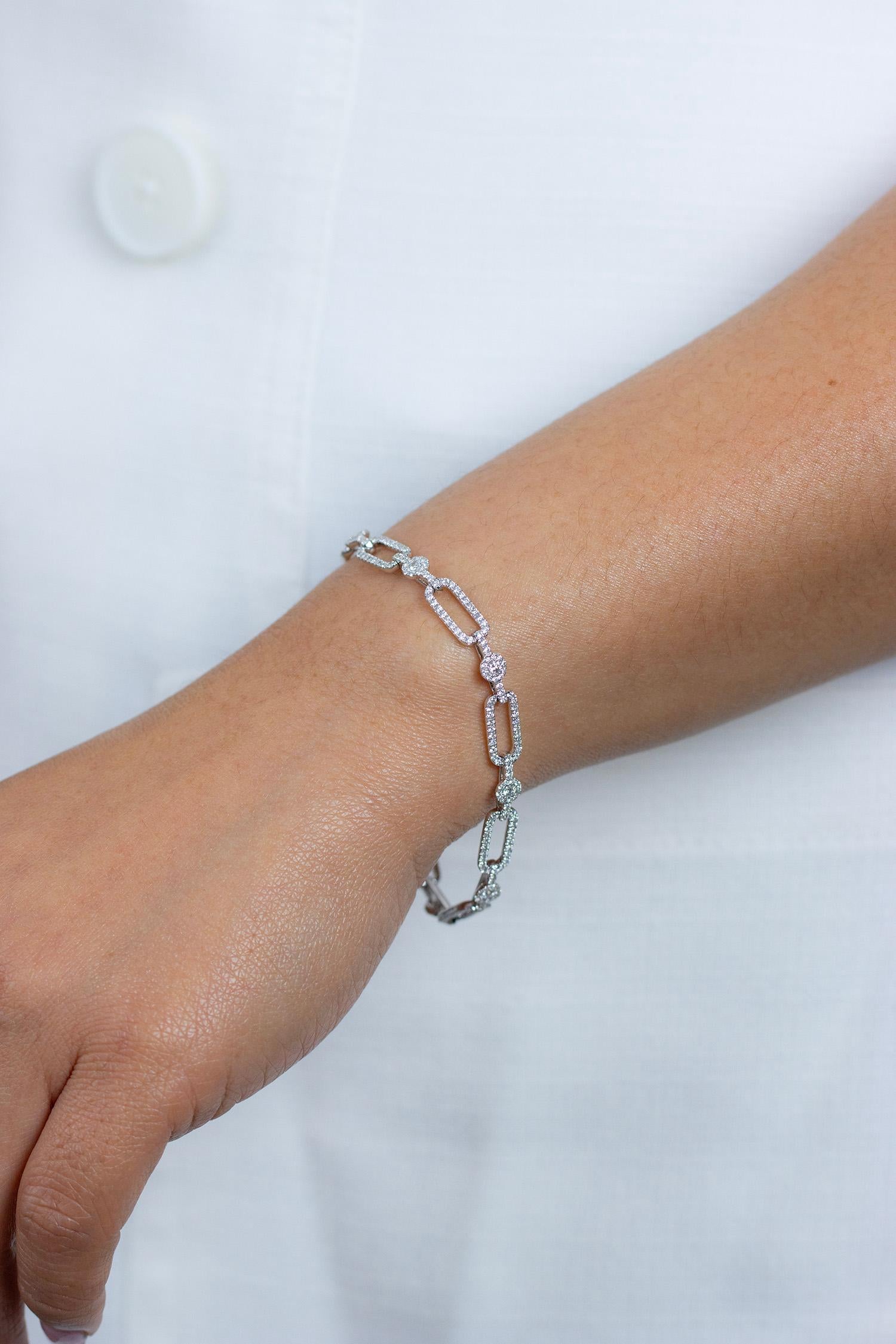 2,01 Karat Gesamtbrillant Rundschliff Diamant A Link Armband mit durchbrochenem Design im Angebot 1