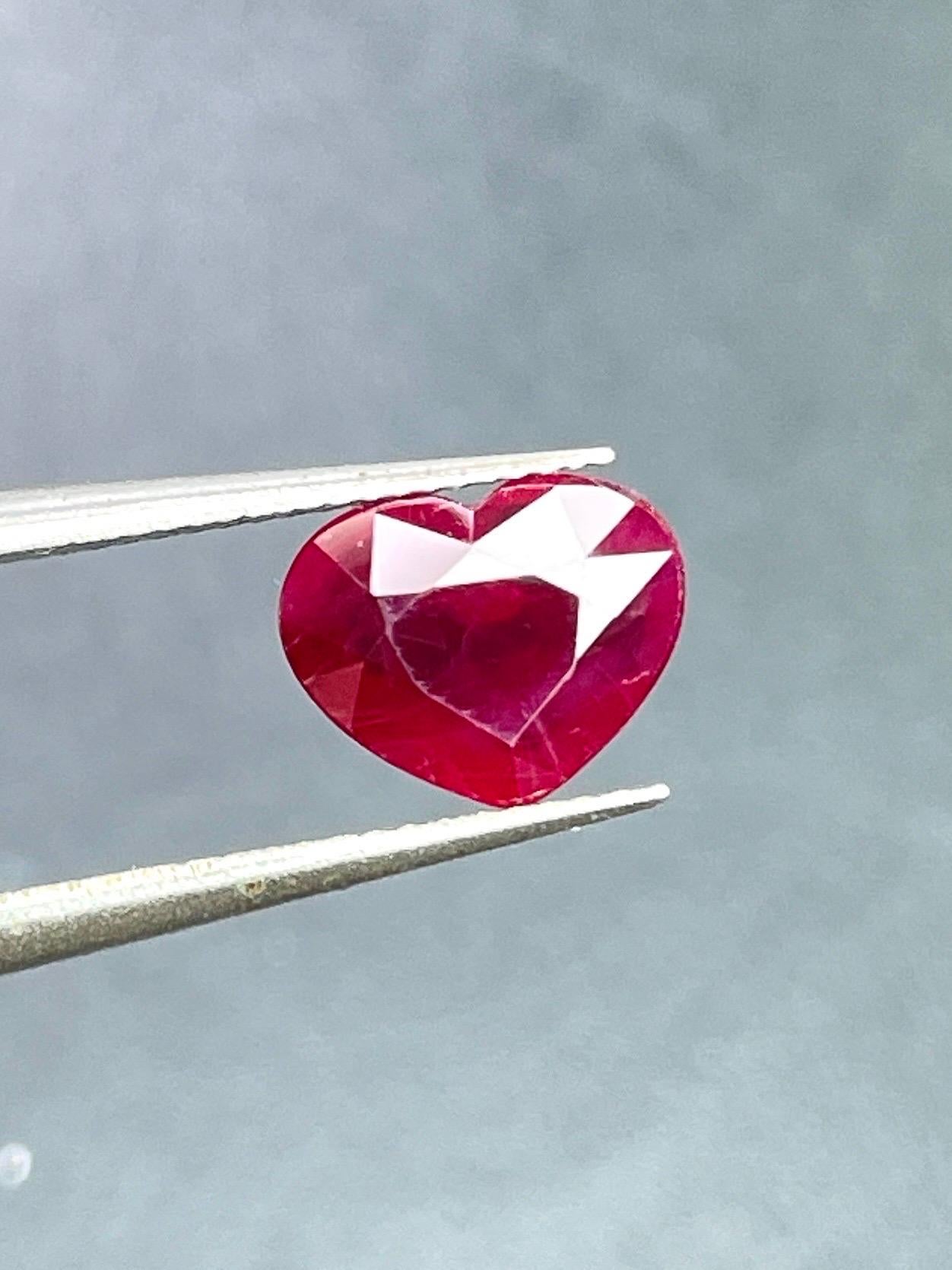 Couleur sang de pigeon en rubis naturel de Birmanie certifié AIGS de 2,01 ct Neuf - En vente à bangkok, TH