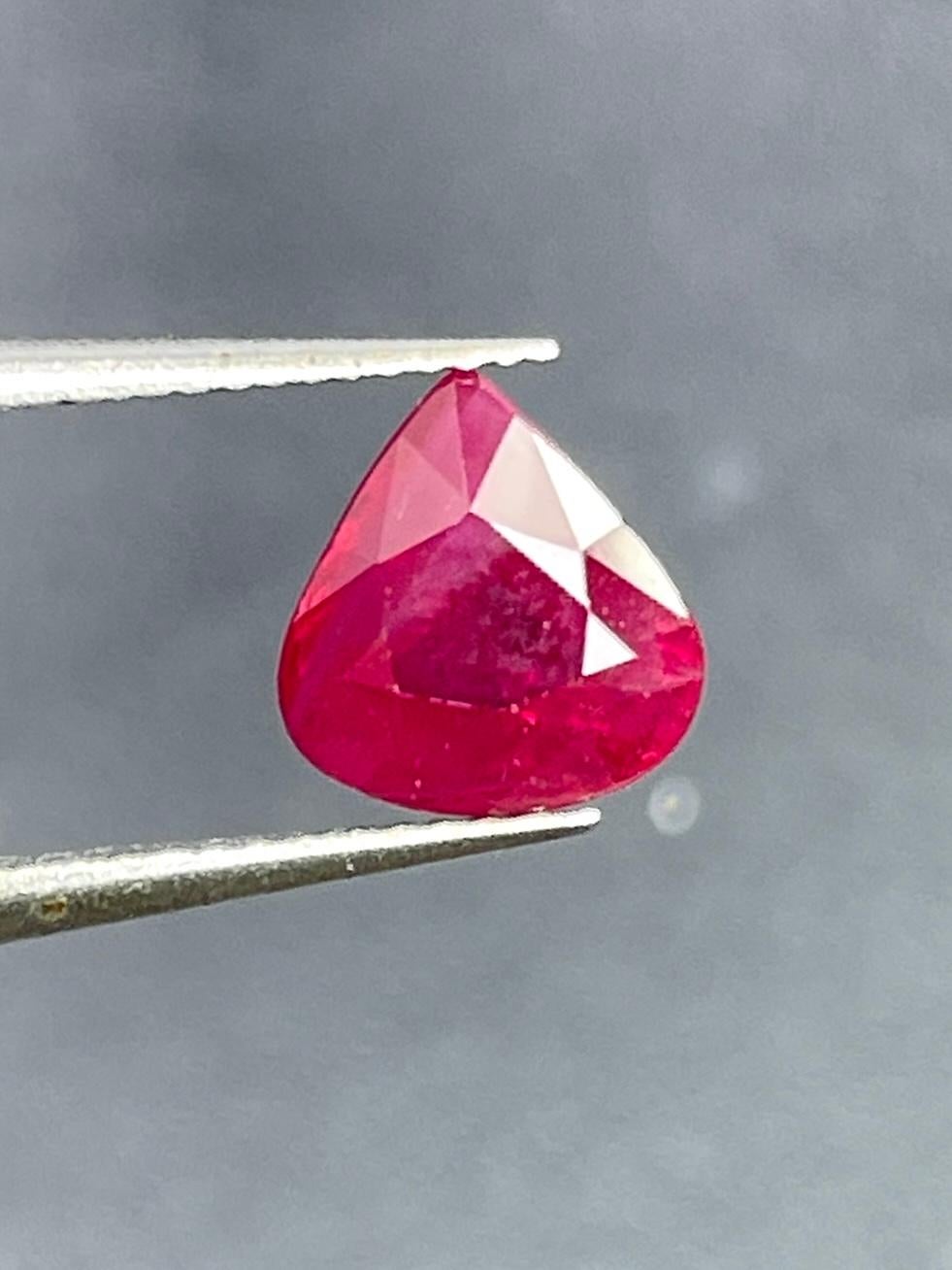 2.01 Ct AIGS Certified  Ruby Burma Pigeon Blood Color heated gemstone For Sale 5