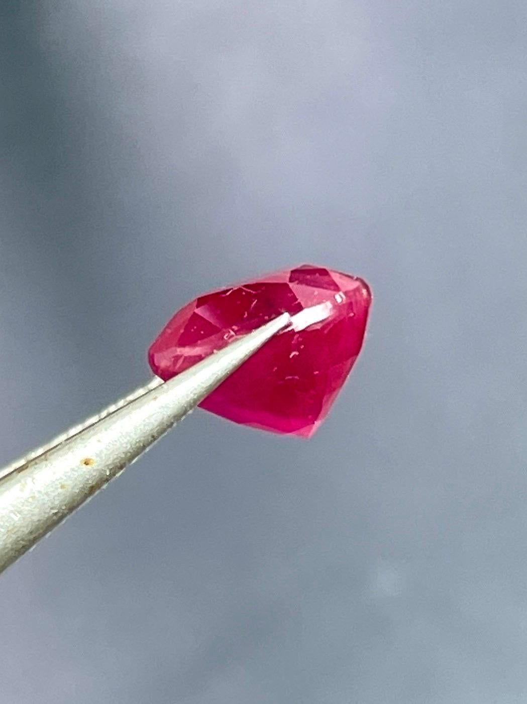 2.01 Ct AIGS Certified  Ruby Burma Pigeon Blood Color heated gemstone In New Condition For Sale In bangkok, TH