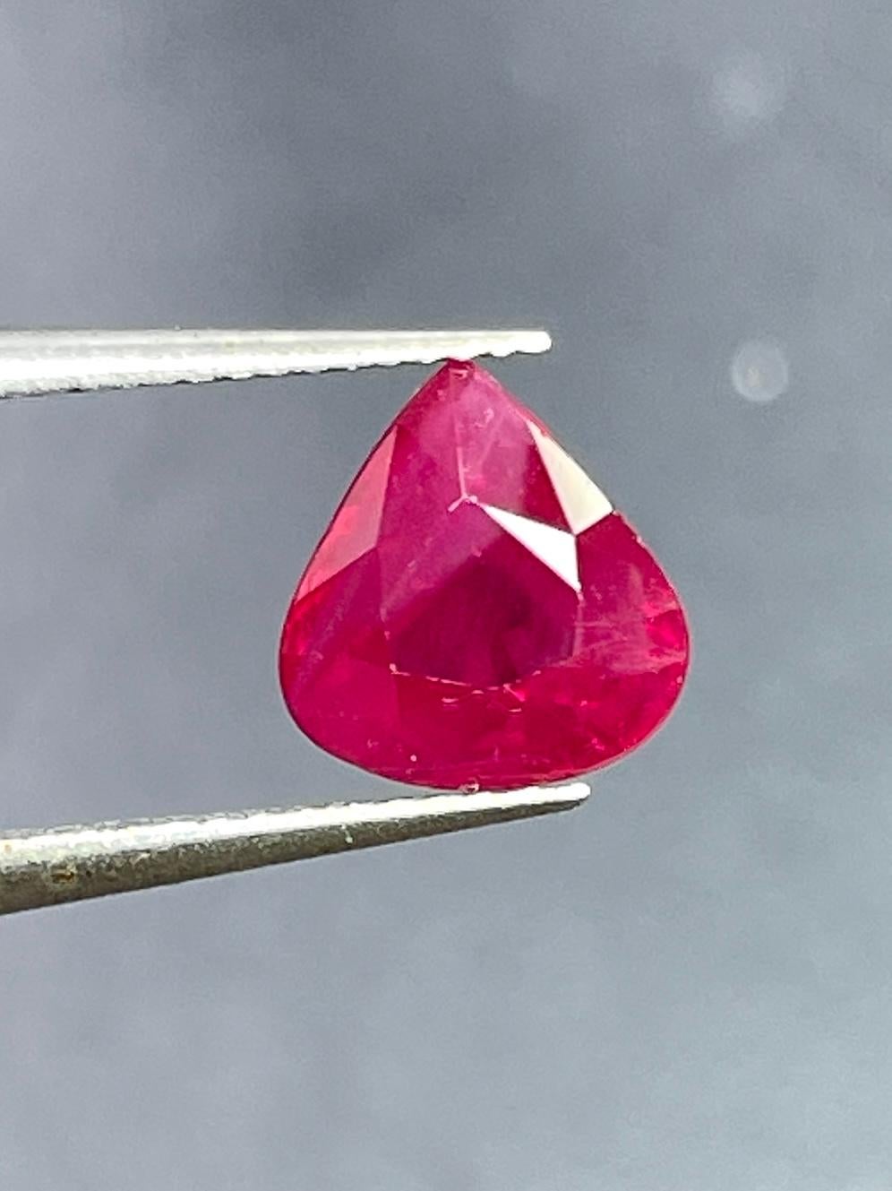 2.01 Ct AIGS Certified  Ruby Burma Pigeon Blood Color heated gemstone For Sale 4