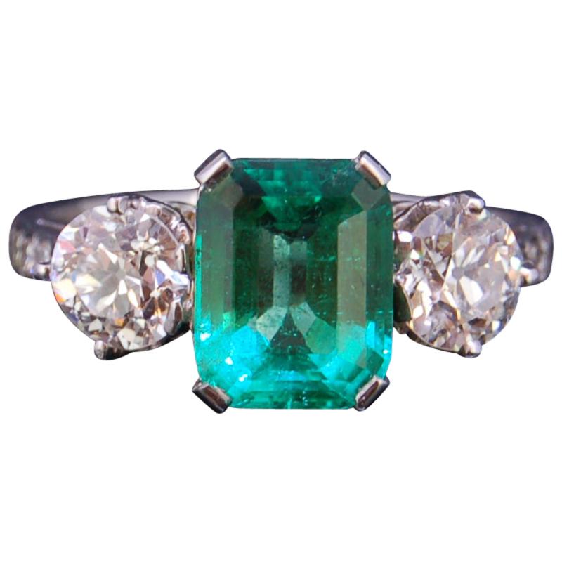 2.01 Carat Columbian Emerald and Diamond 3-Stone Ring, Certificated For Sale
