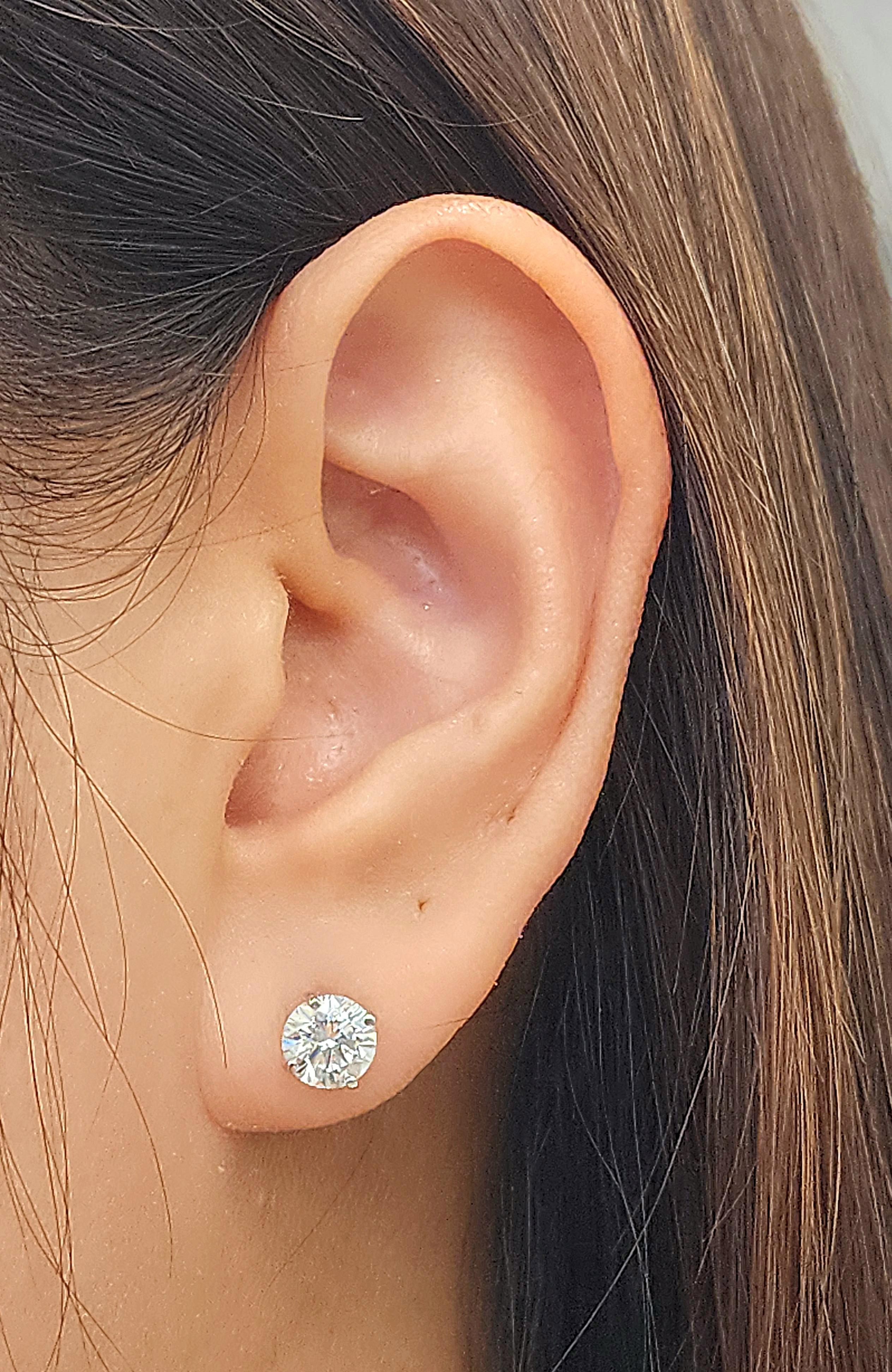 These stud earrings feature 2.01 carats of round-cut white diamonds set in 14-karat white gold. The diamonds are graded G/H for color and SI1/SI2 for clarity. Crafted in a modern style in the United States, these earrings are a refined addition to