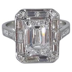 Verlobungsring im Art-Déco-Stil mit 2,01 Karat Diamant im Smaragdschliff und Baguette-Halo im Smaragdschliff