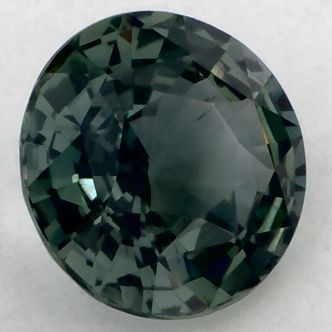 Dieser natürliche grüne Saphir bietet Eleganz und Raffinesse. Mit seiner satten Farbsättigung und seinem präzisen Schliff ist er das perfekte Herzstück für einen Verlobungsring oder ein luxuriöses Schmuckdesign.

Dieser Saphir stammt aus Sri Lanka