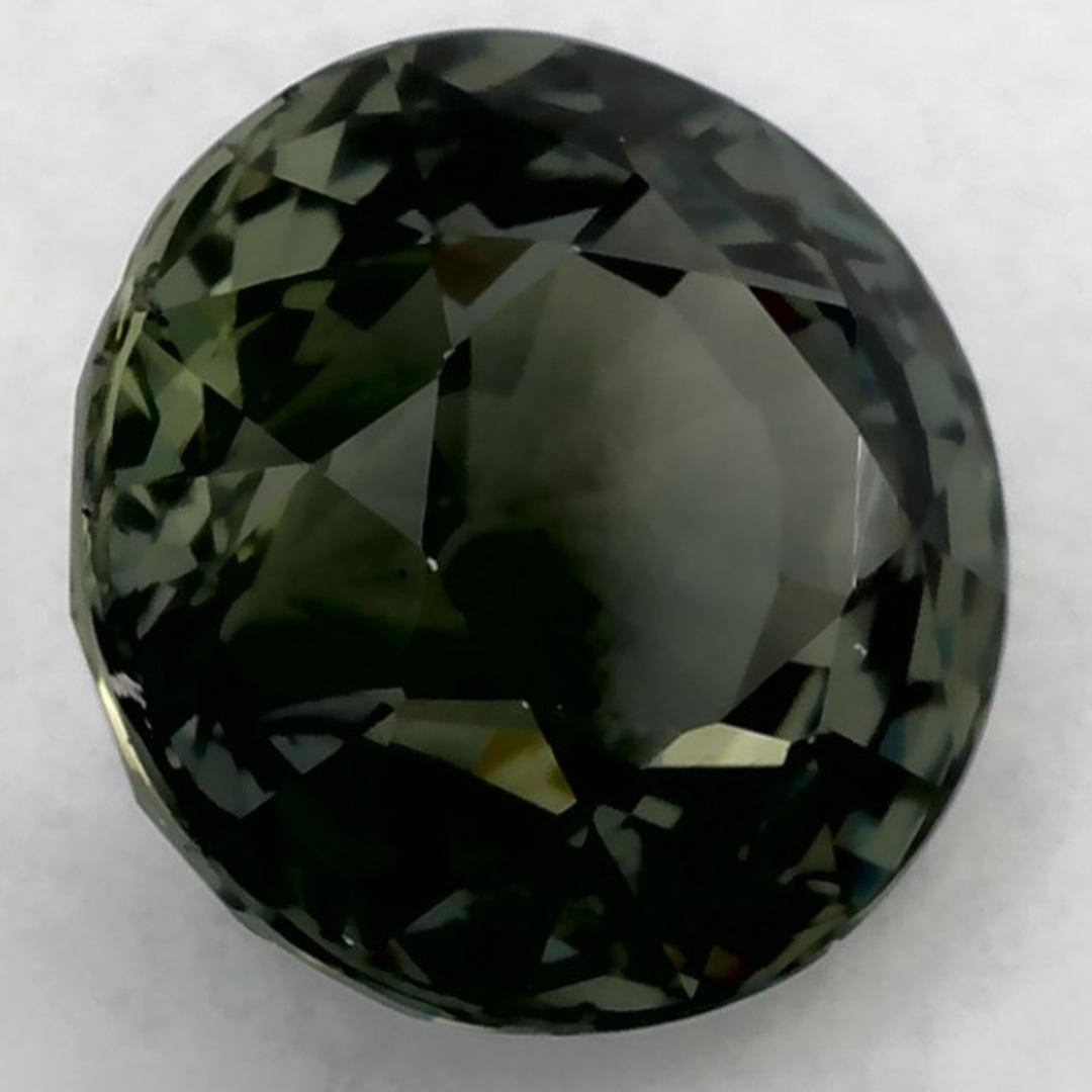 Dieser natürliche grüne Saphir bietet Eleganz und Raffinesse. Mit seiner satten Farbsättigung und seinem präzisen Schliff ist er das perfekte Herzstück für einen Verlobungsring oder ein luxuriöses Schmuckdesign.

Dieser Saphir stammt aus Sri Lanka