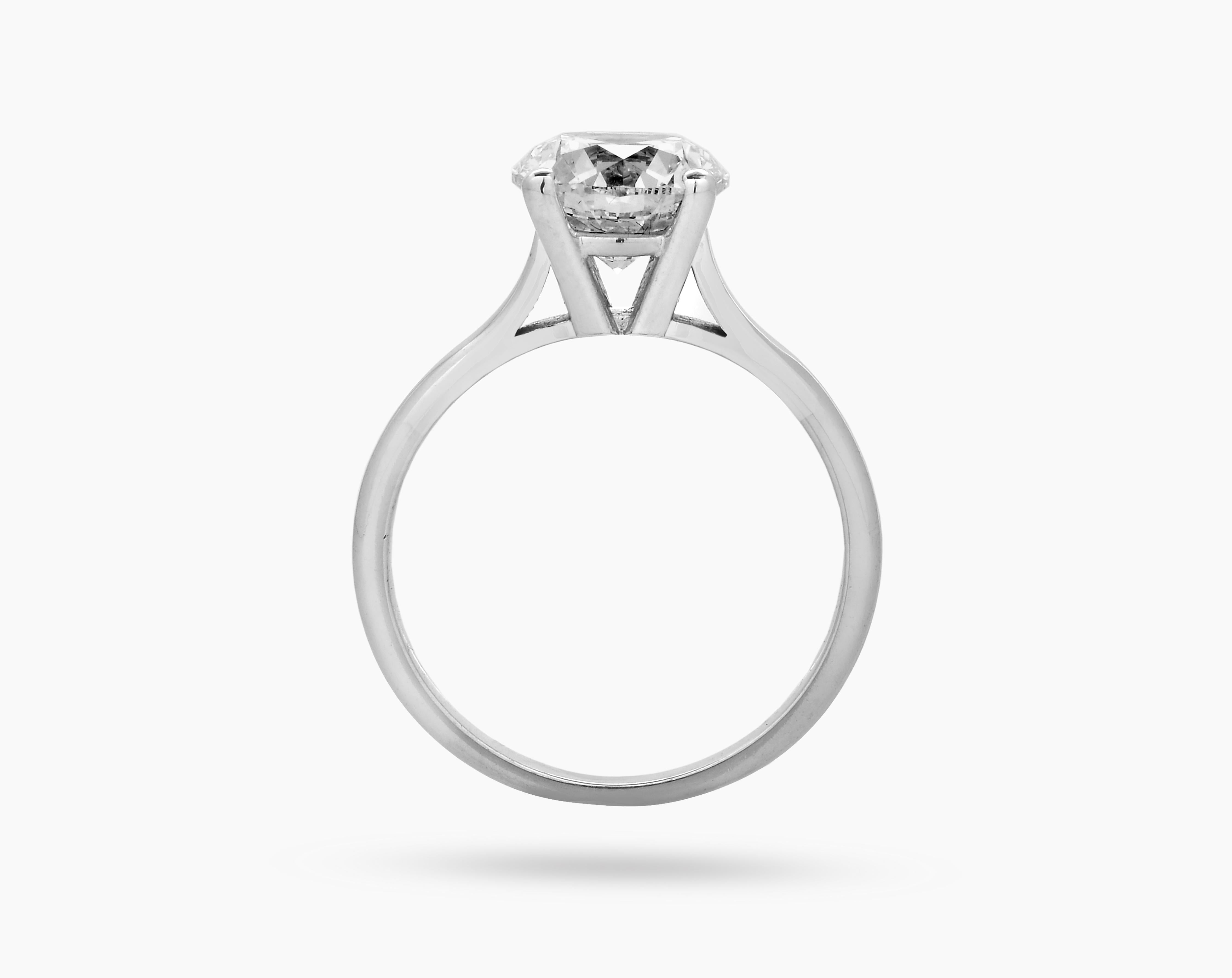 Contemporary 2.01 ct HRD Classic Solitaire Diamond Ring in 18k White Gold For Sale